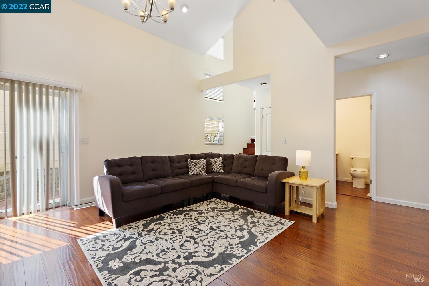 Detail Gallery Image 6 of 24 For 561 Jade Cir, Vallejo,  CA 94590 - 3 Beds | 2/1 Baths