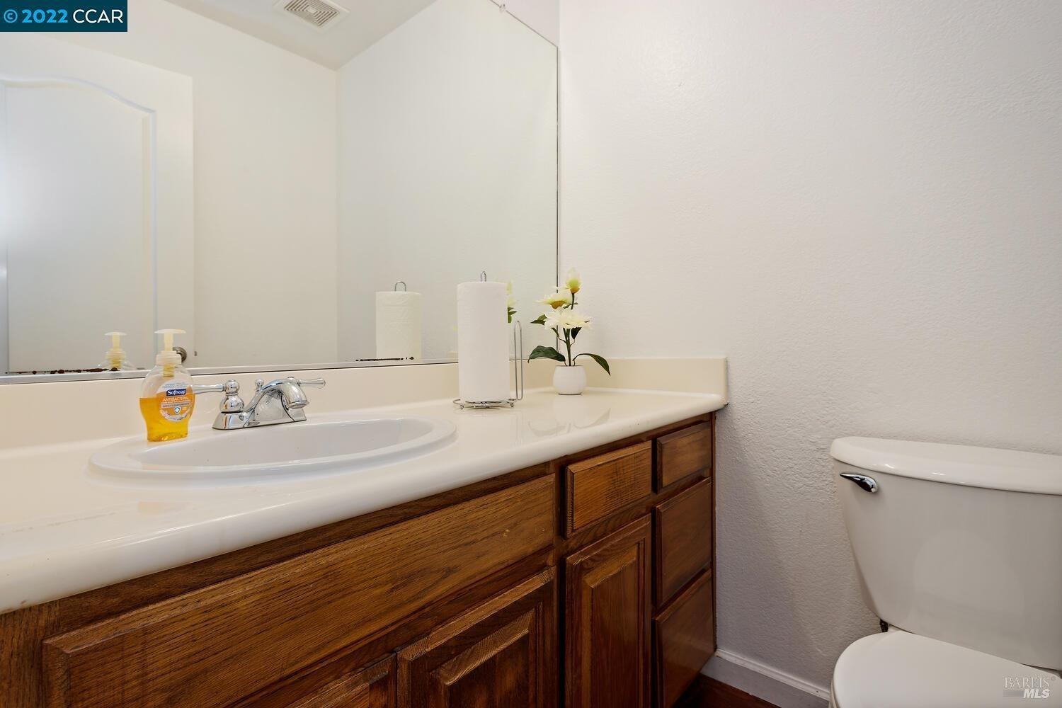 Detail Gallery Image 9 of 24 For 561 Jade Cir, Vallejo,  CA 94590 - 3 Beds | 2/1 Baths