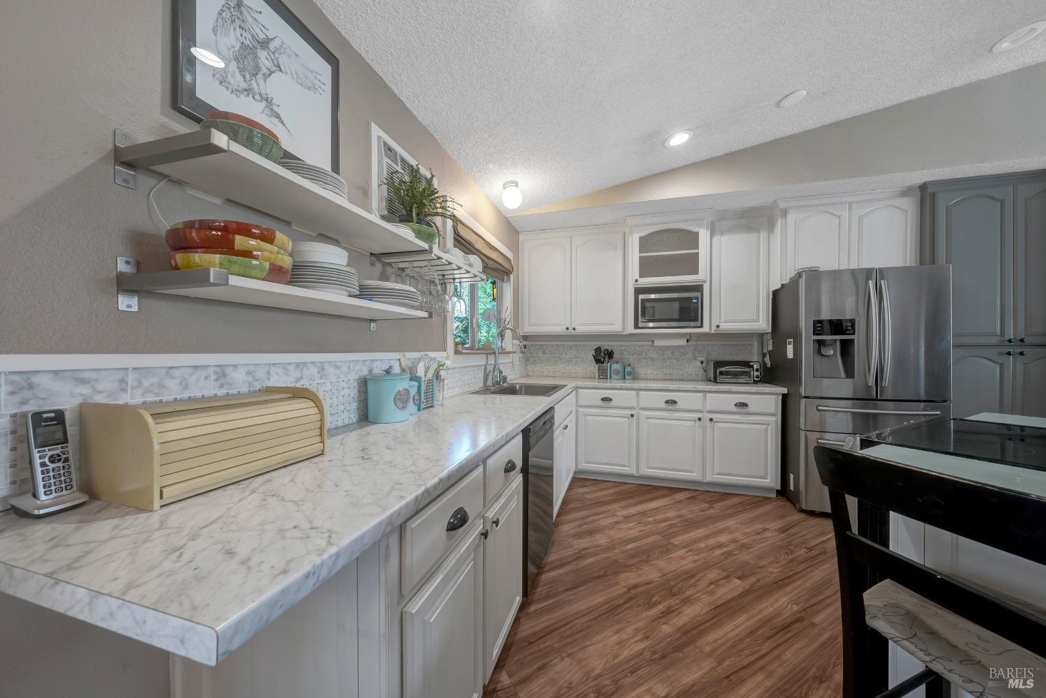 Detail Gallery Image 12 of 61 For 16675 Mountain View Dr, Cobb,  CA 95426 - 4 Beds | 3 Baths