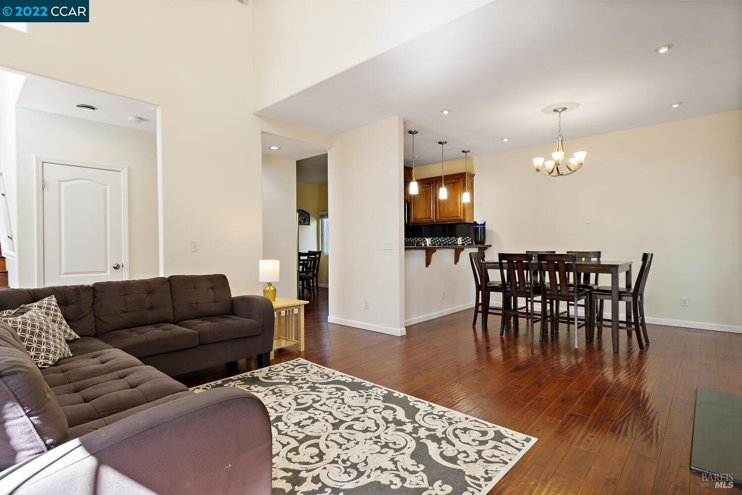 Detail Gallery Image 7 of 24 For 561 Jade Cir, Vallejo,  CA 94590 - 3 Beds | 2/1 Baths