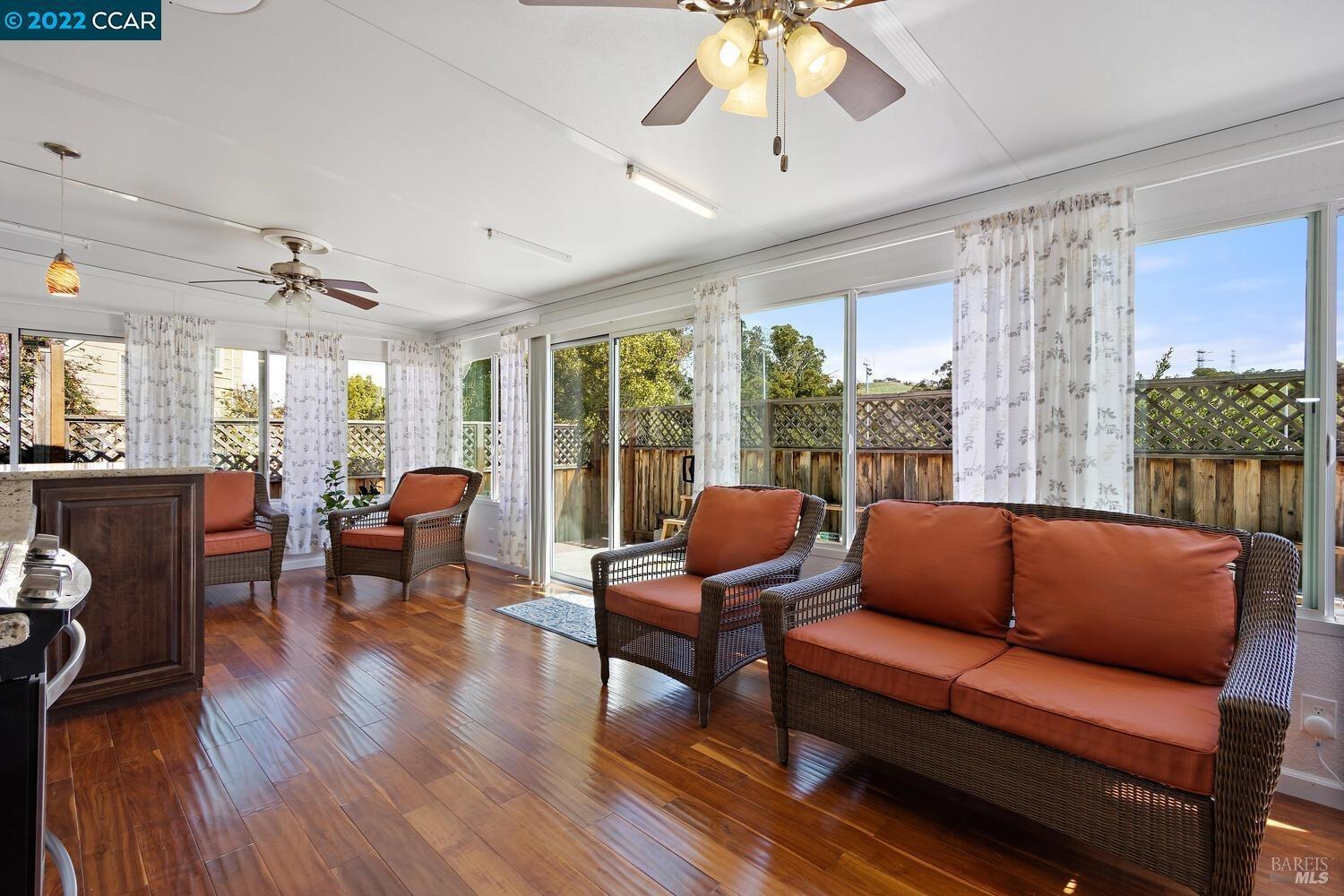 Detail Gallery Image 14 of 24 For 561 Jade Cir, Vallejo,  CA 94590 - 3 Beds | 2/1 Baths