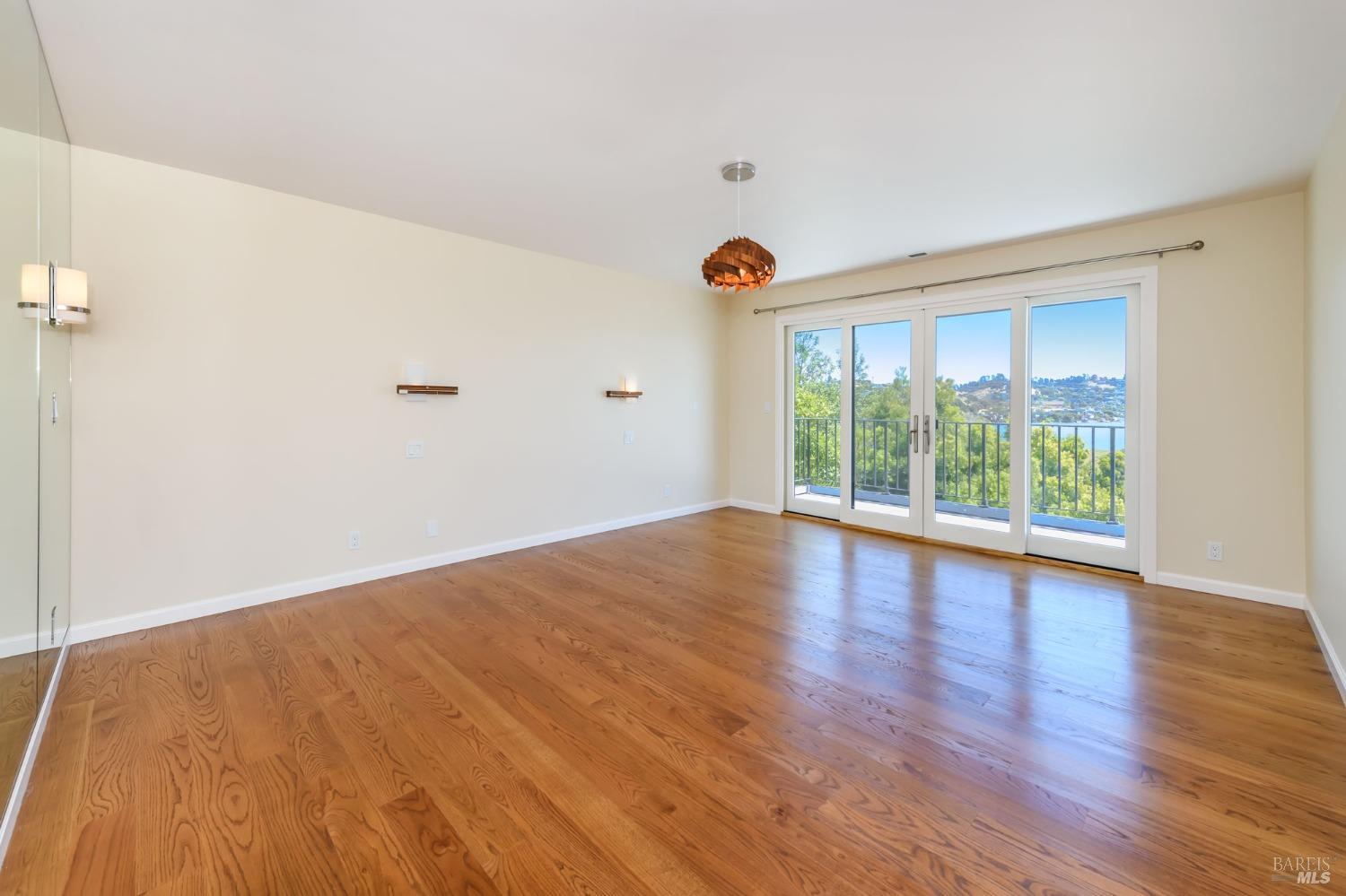 Detail Gallery Image 15 of 30 For Address Is Not Disclosed, Mill Valley,  CA 94941 - 5 Beds | 4/1 Baths