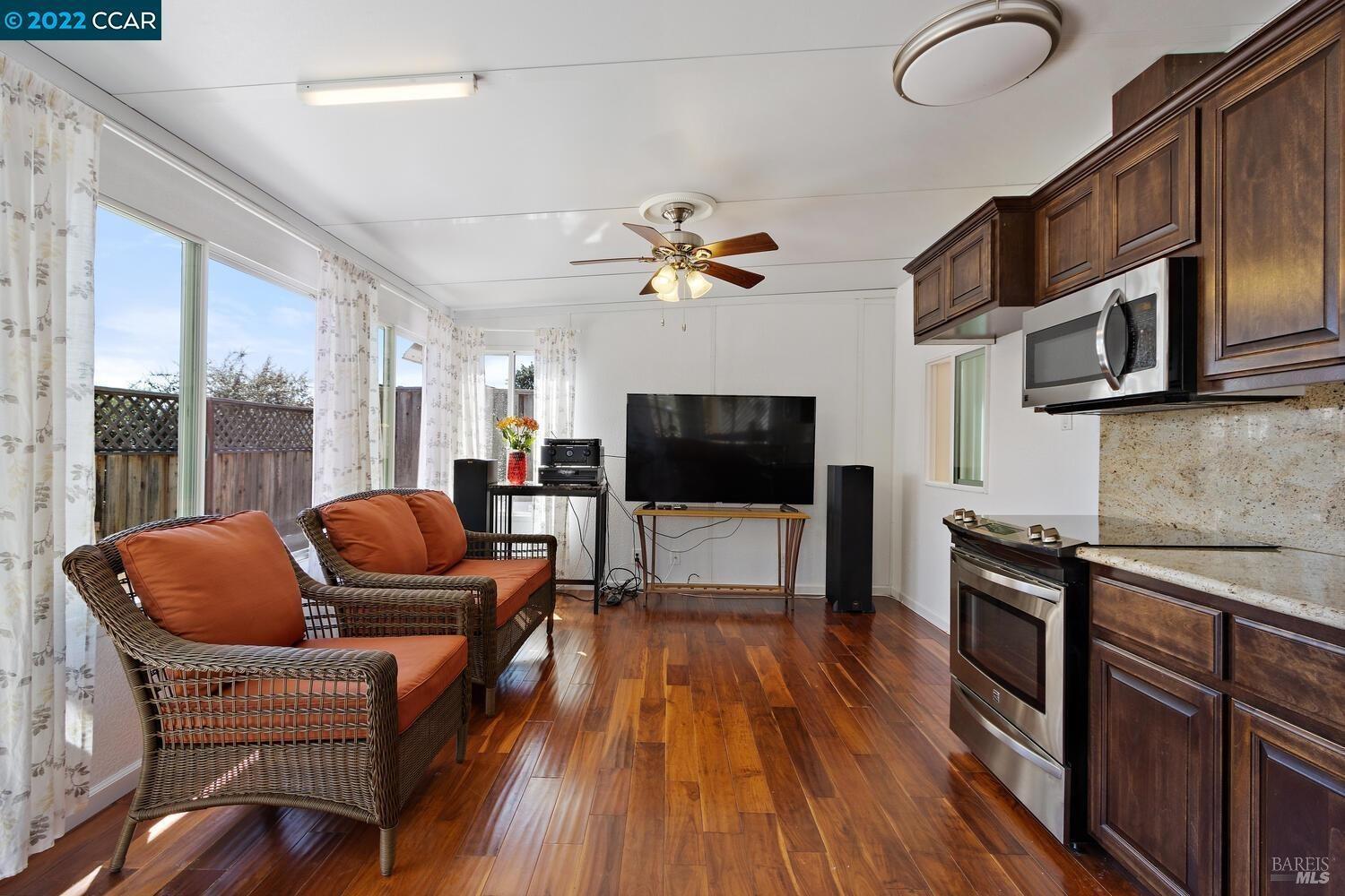 Detail Gallery Image 15 of 24 For 561 Jade Cir, Vallejo,  CA 94590 - 3 Beds | 2/1 Baths