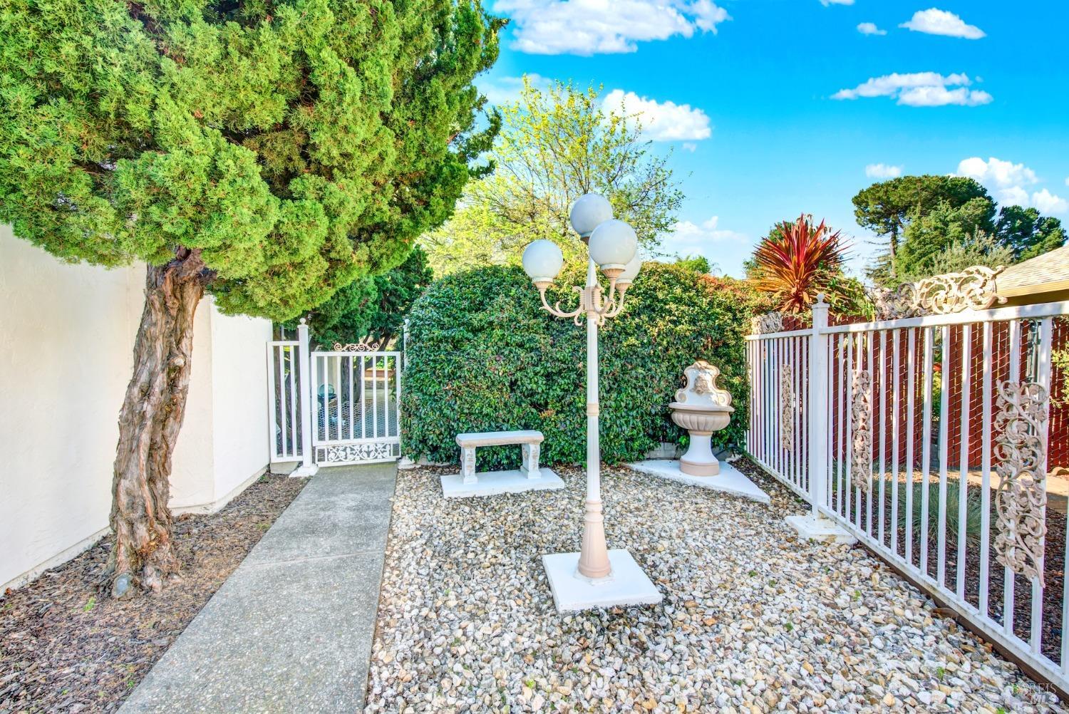 Detail Gallery Image 11 of 80 For 410 Duvall Ct, Benicia,  CA 94510 - 4 Beds | 3 Baths