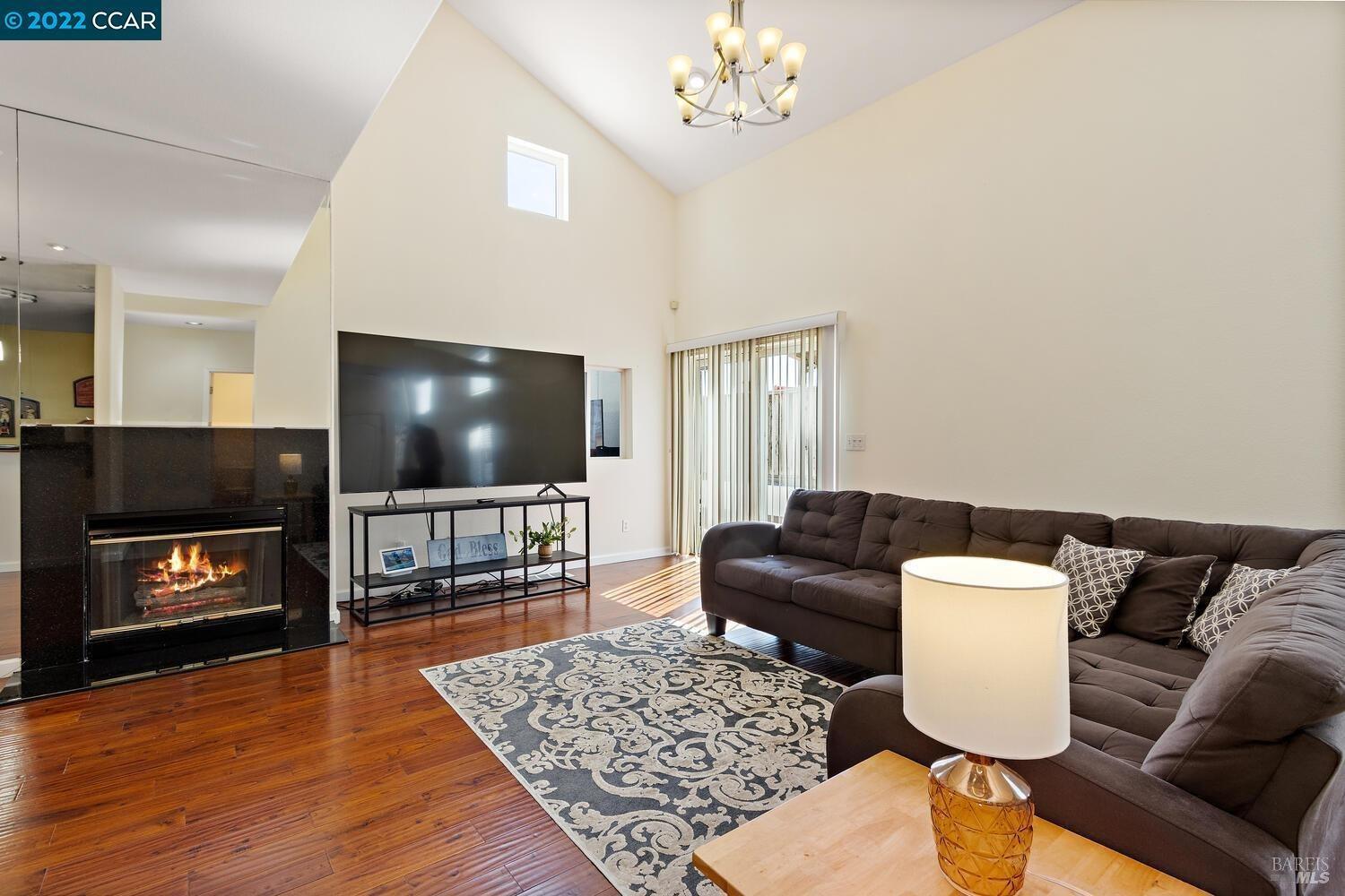 Detail Gallery Image 5 of 24 For 561 Jade Cir, Vallejo,  CA 94590 - 3 Beds | 2/1 Baths
