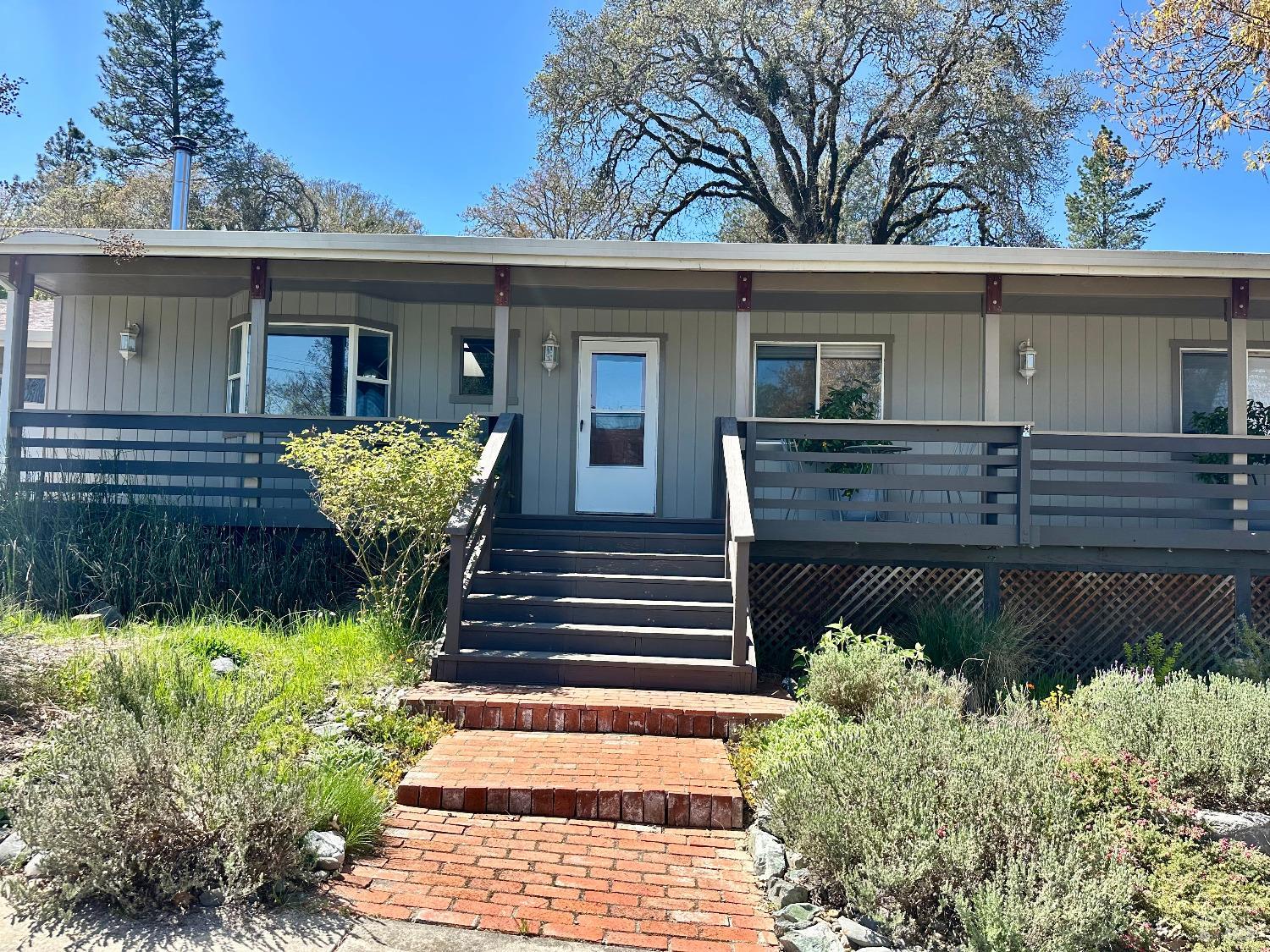 Detail Gallery Image 1 of 1 For 440 North St, Willits,  CA 95490 - 3 Beds | 2 Baths