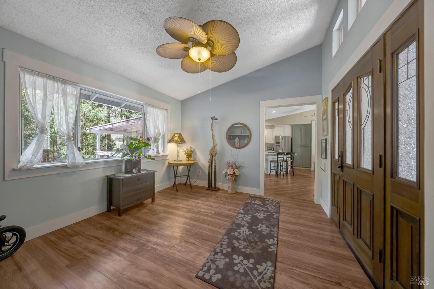 Detail Gallery Image 7 of 61 For 16675 Mountain View Dr, Cobb,  CA 95426 - 4 Beds | 3 Baths