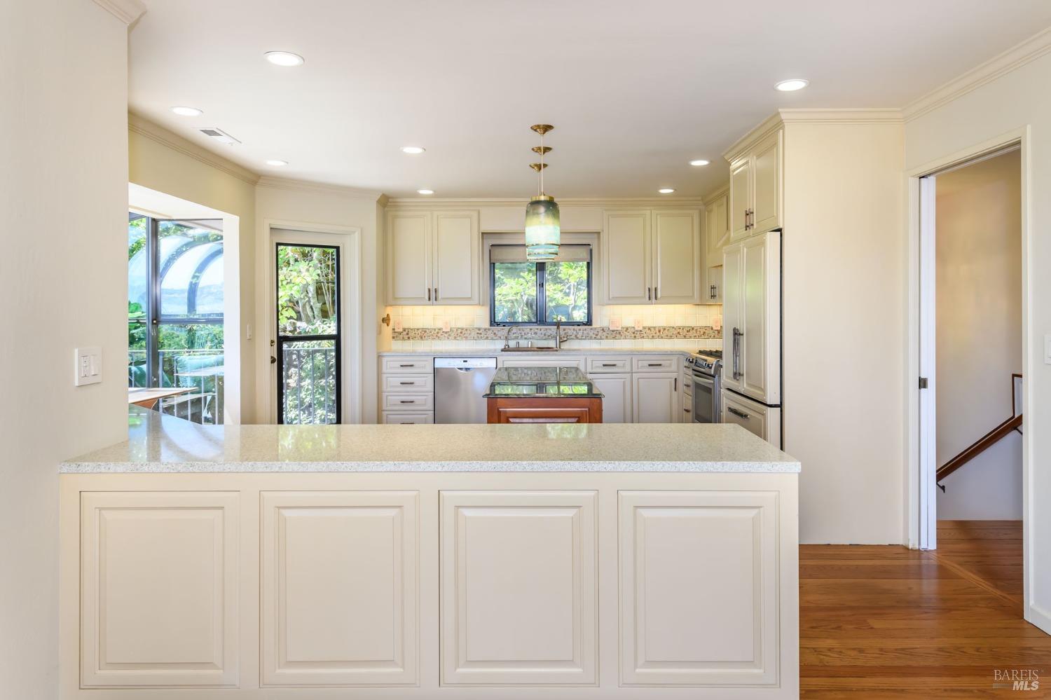 Detail Gallery Image 9 of 30 For Address Is Not Disclosed, Mill Valley,  CA 94941 - 5 Beds | 4/1 Baths
