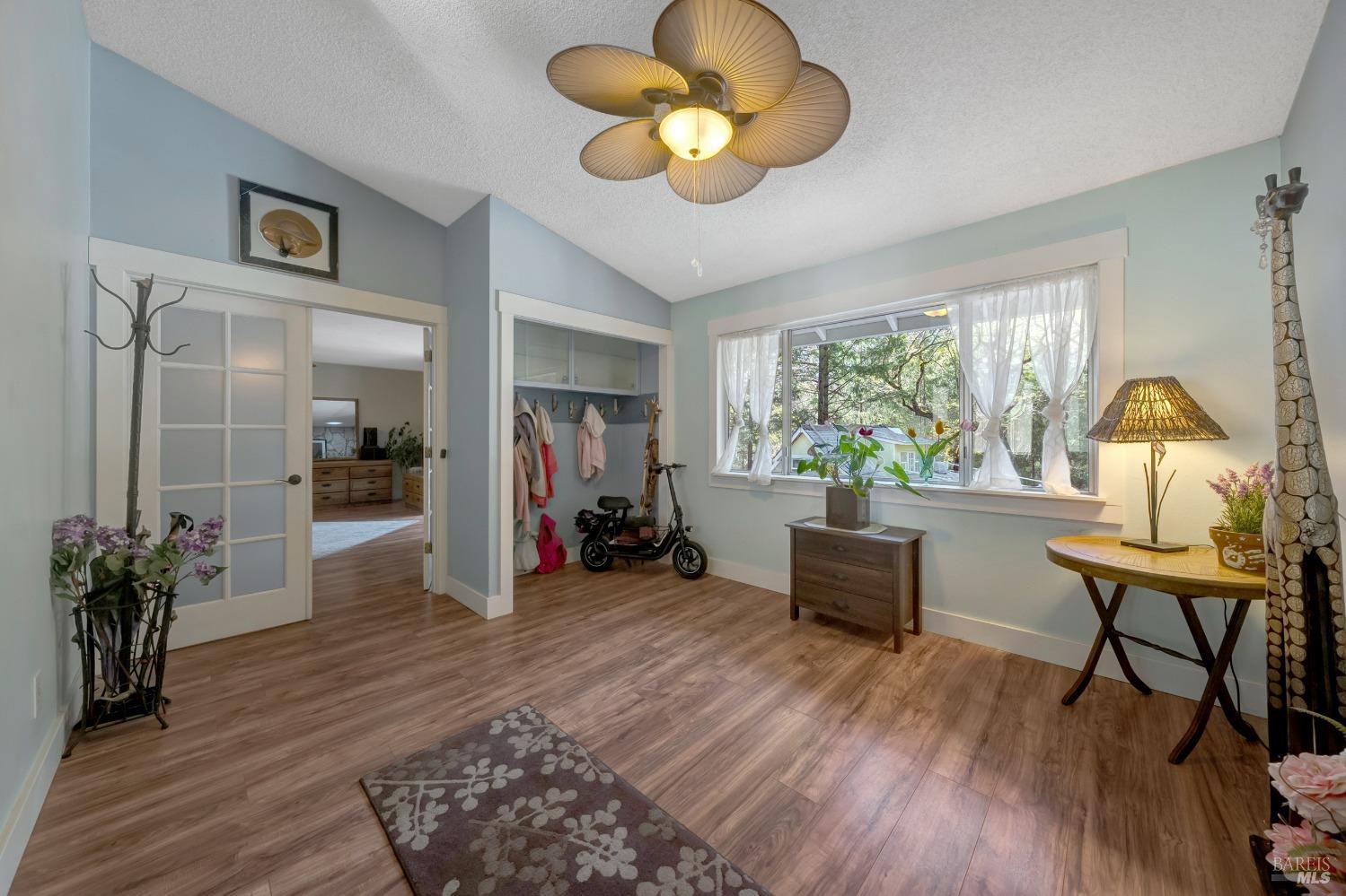 Detail Gallery Image 6 of 61 For 16675 Mountain View Dr, Cobb,  CA 95426 - 4 Beds | 3 Baths