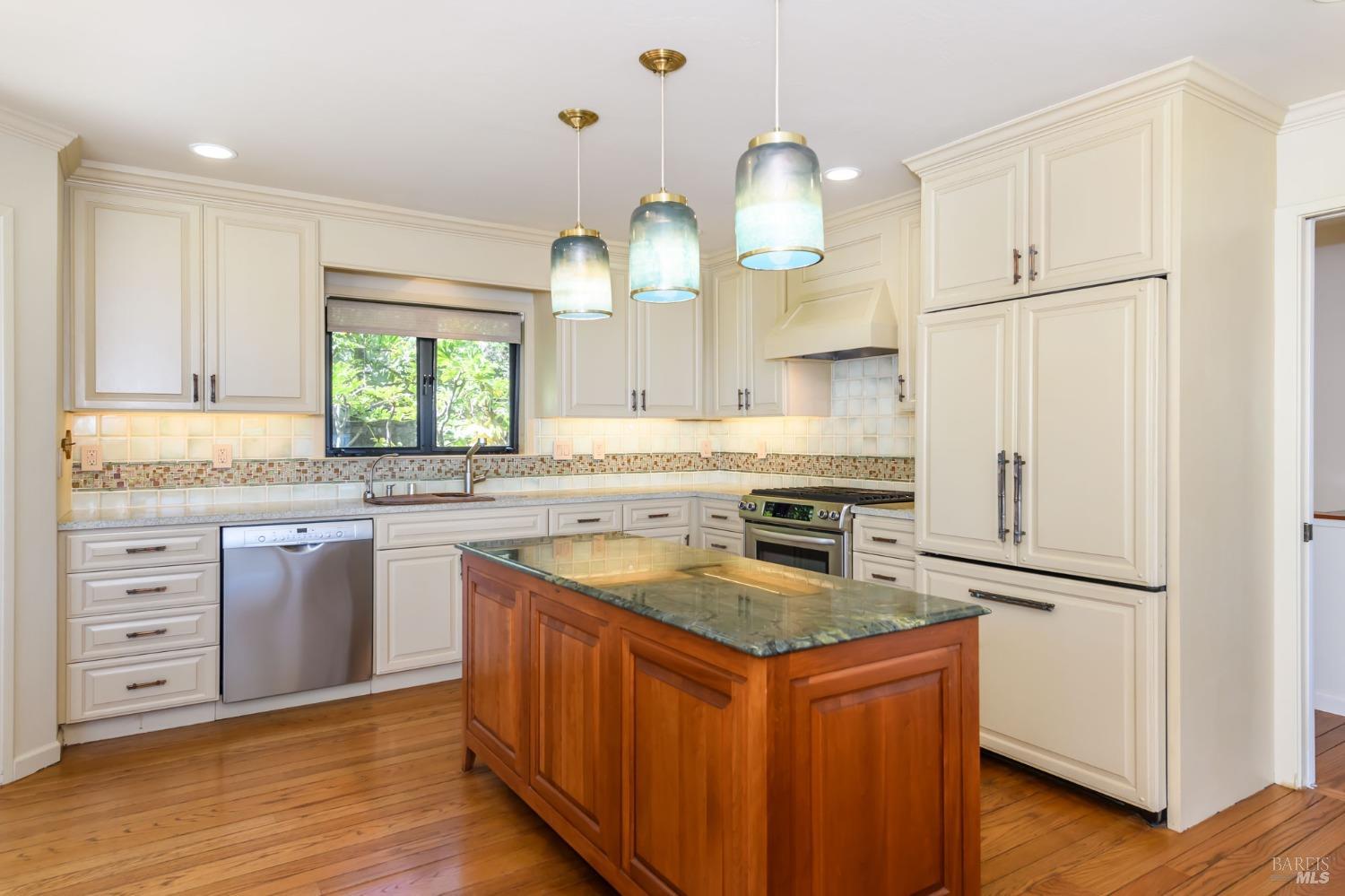 Detail Gallery Image 10 of 30 For Address Is Not Disclosed, Mill Valley,  CA 94941 - 5 Beds | 4/1 Baths