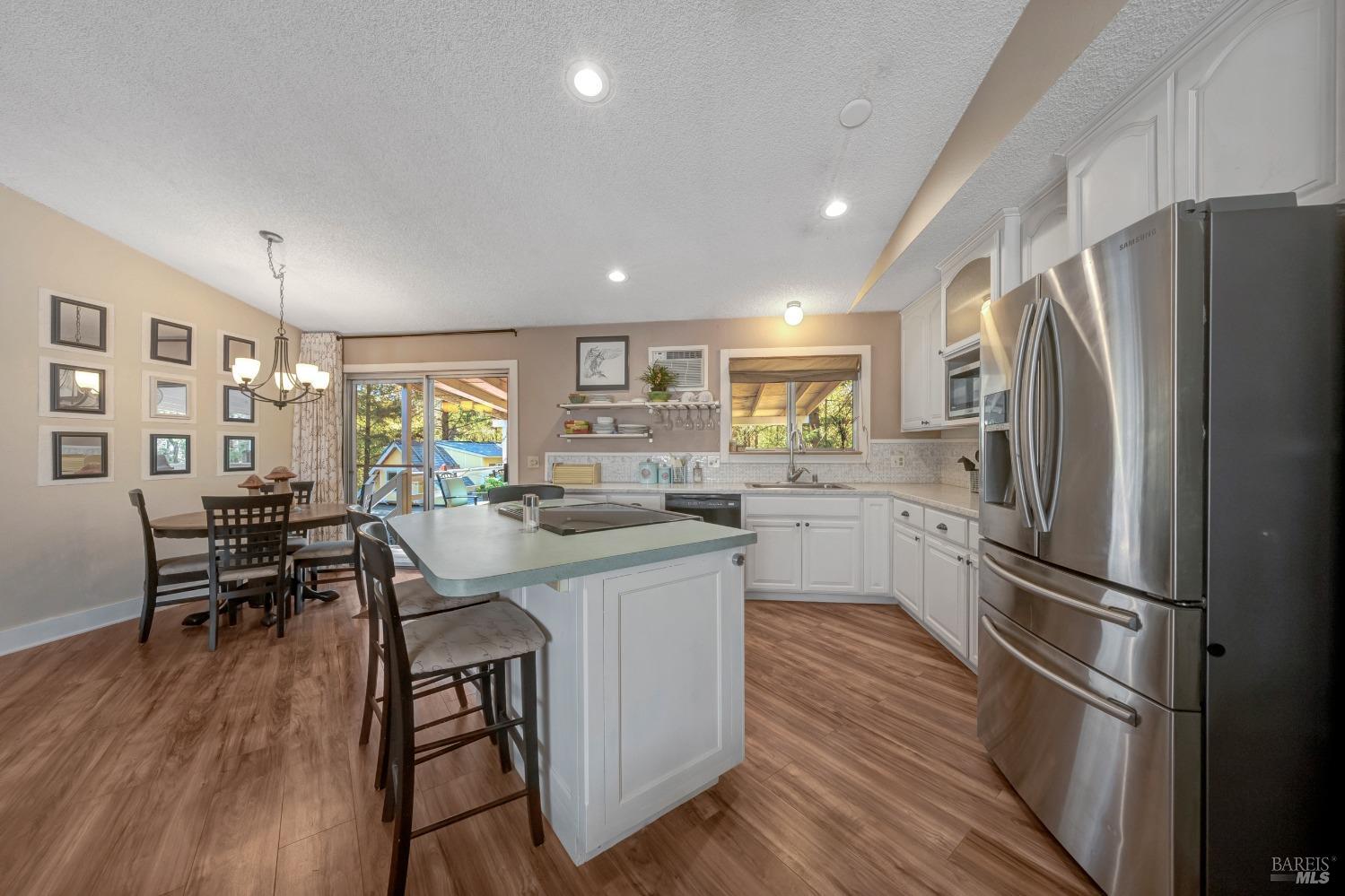 Detail Gallery Image 11 of 61 For 16675 Mountain View Dr, Cobb,  CA 95426 - 4 Beds | 3 Baths