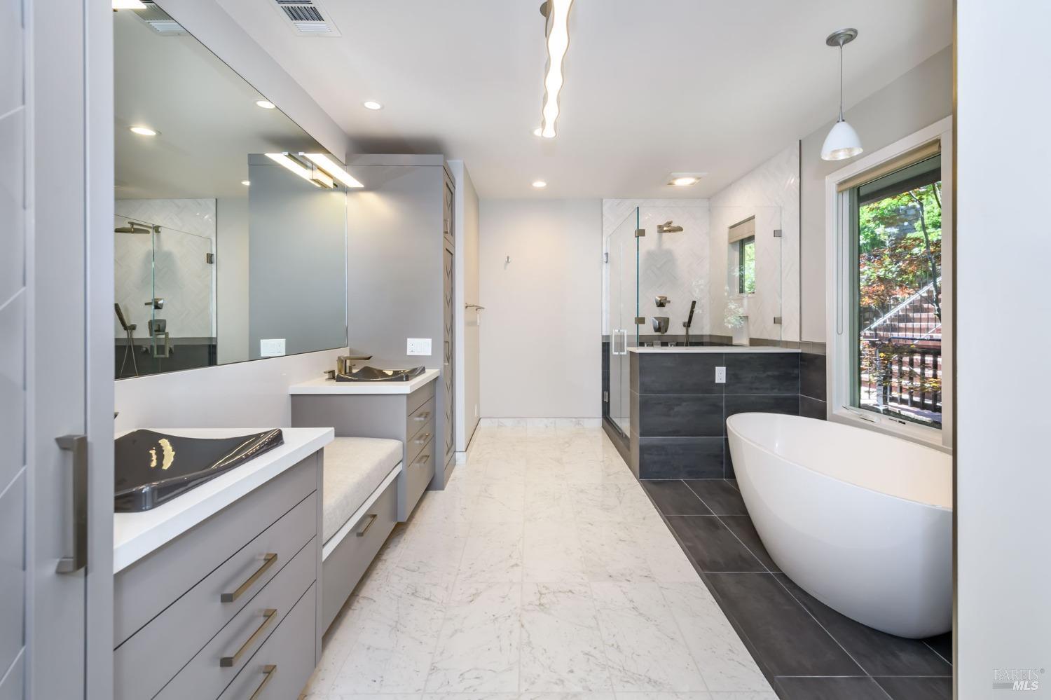 Detail Gallery Image 17 of 30 For Address Is Not Disclosed, Mill Valley,  CA 94941 - 5 Beds | 4/1 Baths