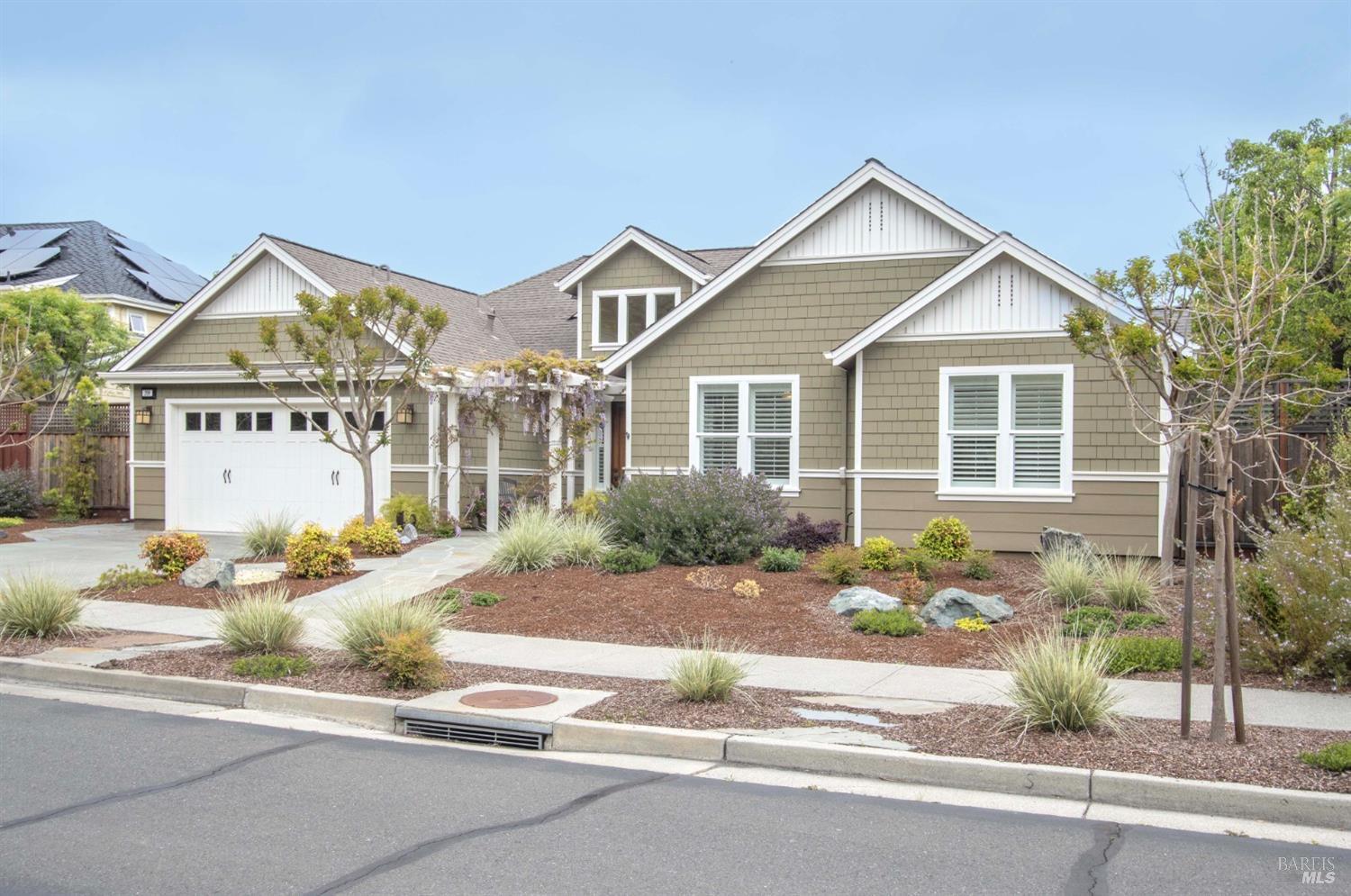 Detail Gallery Image 1 of 54 For 209 Club Dr, Novato,  CA 94945 - 3 Beds | 2/1 Baths