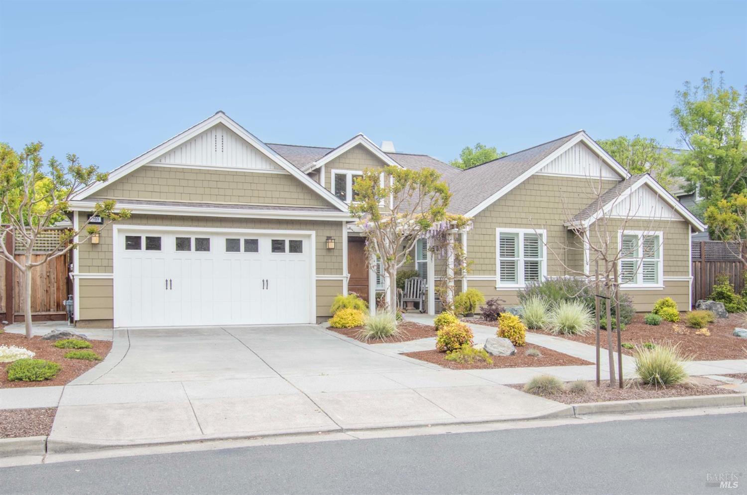 Detail Gallery Image 3 of 54 For 209 Club Dr, Novato,  CA 94945 - 3 Beds | 2/1 Baths