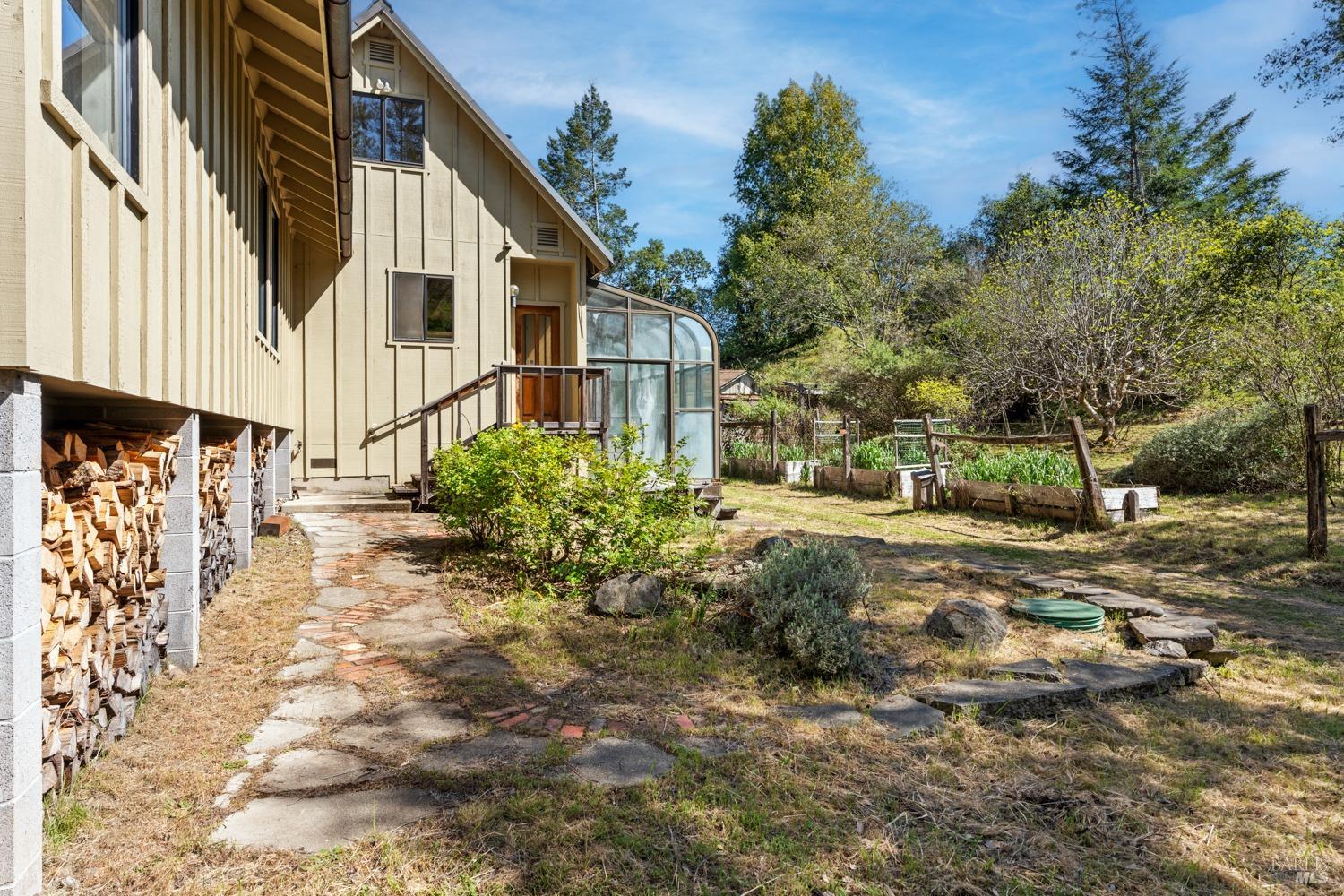 Detail Gallery Image 4 of 43 For 31150 Comptche Ukiah Rd, Comptche,  CA 95427 - 3 Beds | 1/1 Baths