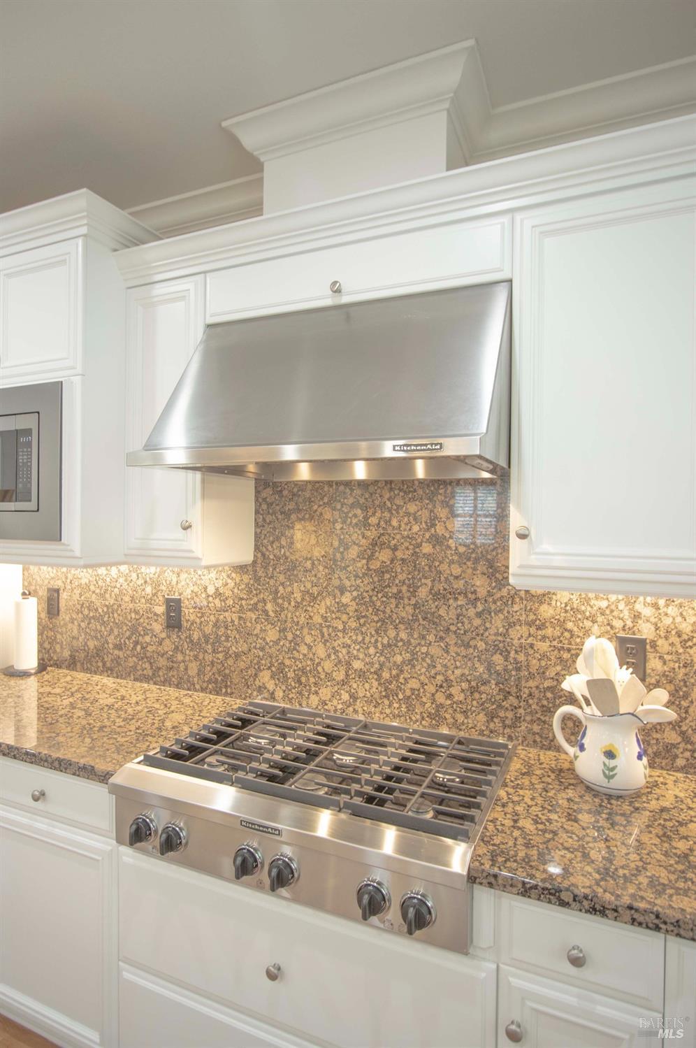 Detail Gallery Image 30 of 54 For 209 Club Dr, Novato,  CA 94945 - 3 Beds | 2/1 Baths
