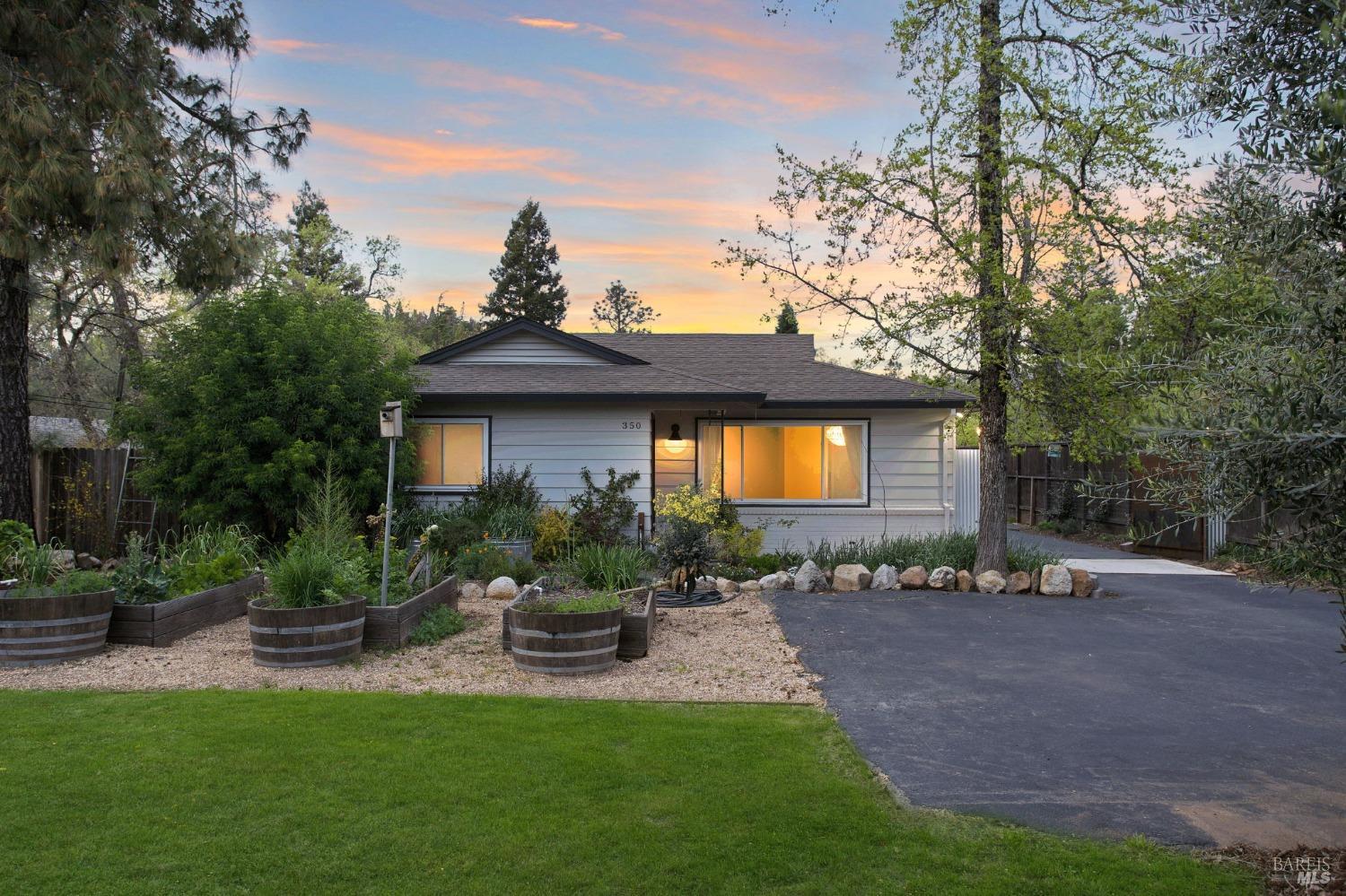 Detail Gallery Image 2 of 56 For 350 Newton Way, Angwin,  CA 94508 - 3 Beds | 2 Baths