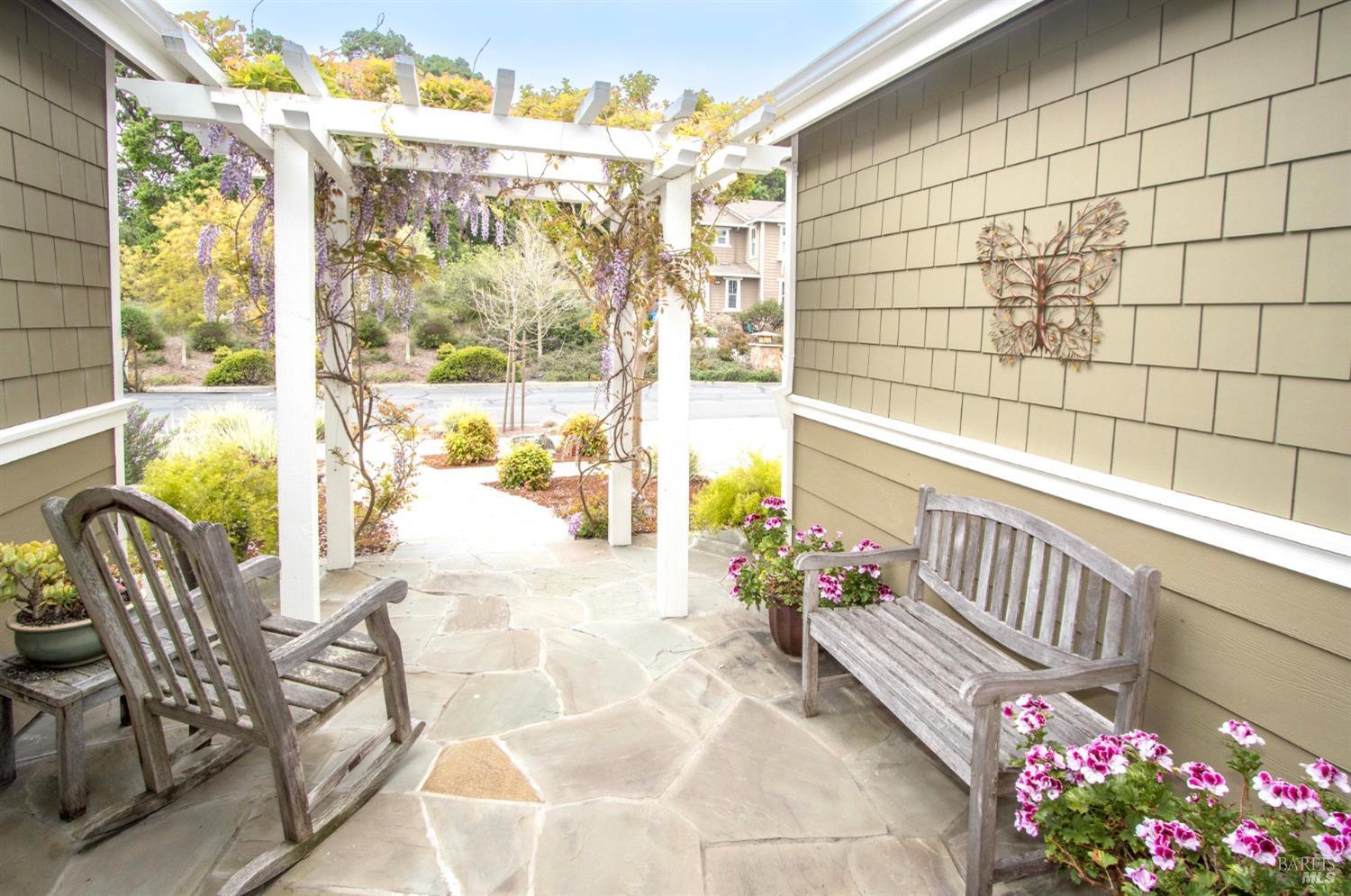 Detail Gallery Image 6 of 54 For 209 Club Dr, Novato,  CA 94945 - 3 Beds | 2/1 Baths