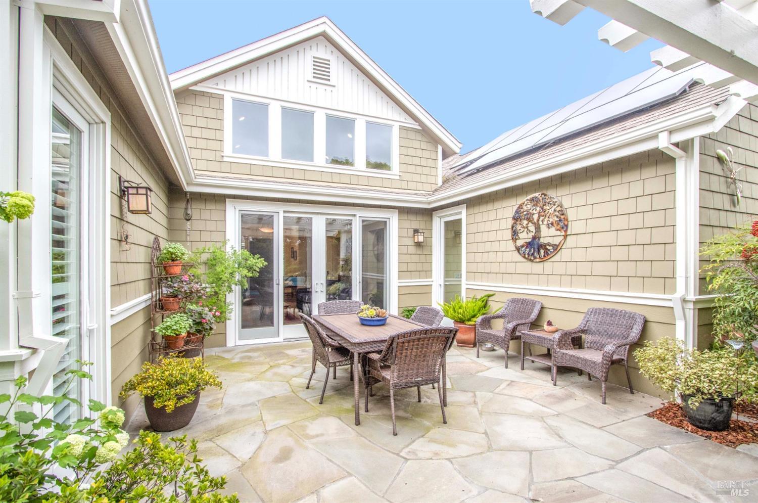 Detail Gallery Image 15 of 54 For 209 Club Dr, Novato,  CA 94945 - 3 Beds | 2/1 Baths