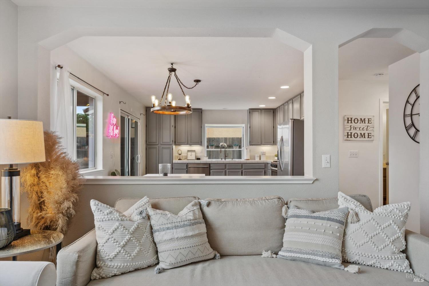 Detail Gallery Image 15 of 29 For 1125 El Macero Way, Windsor,  CA 95492 - 3 Beds | 2/1 Baths
