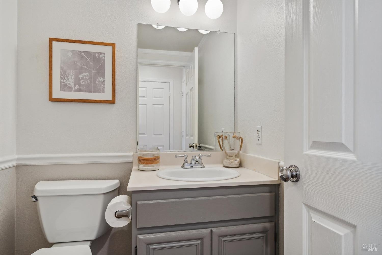 Detail Gallery Image 14 of 29 For 1125 El Macero Way, Windsor,  CA 95492 - 3 Beds | 2/1 Baths