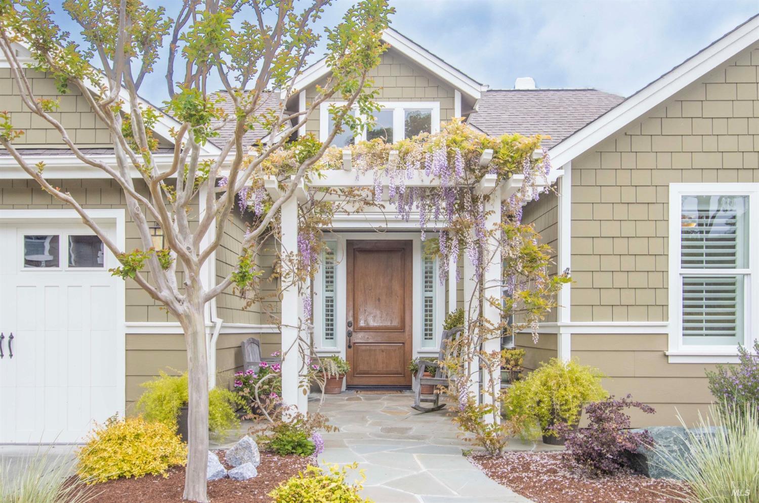 Detail Gallery Image 4 of 54 For 209 Club Dr, Novato,  CA 94945 - 3 Beds | 2/1 Baths