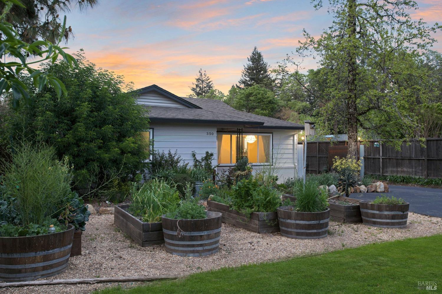 Detail Gallery Image 3 of 56 For 350 Newton Way, Angwin,  CA 94508 - 3 Beds | 2 Baths