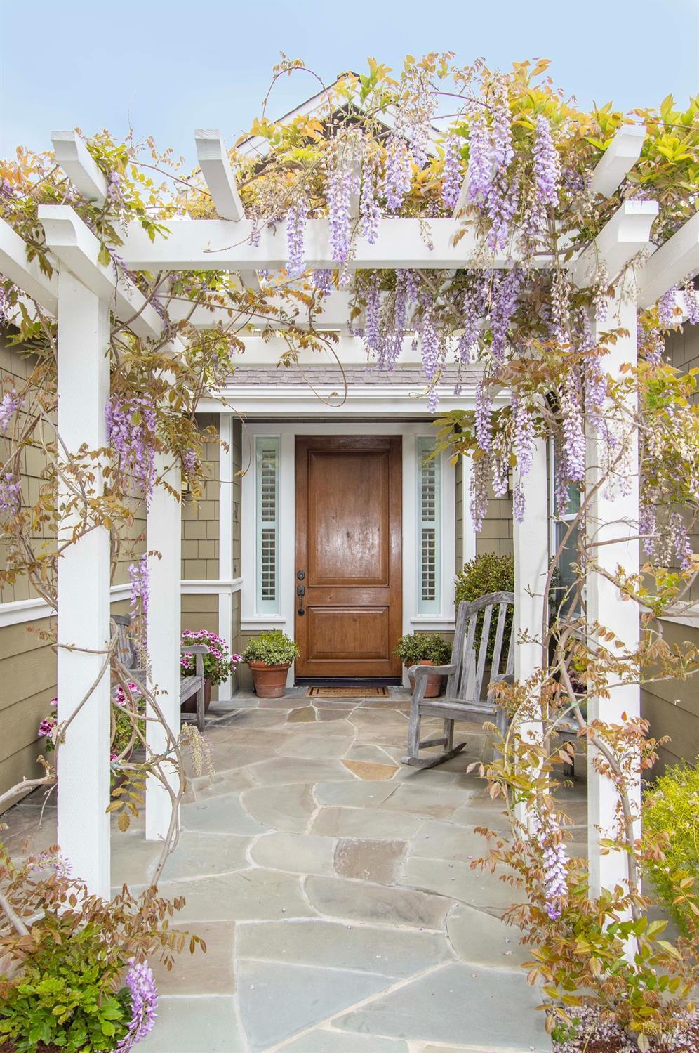 Detail Gallery Image 5 of 54 For 209 Club Dr, Novato,  CA 94945 - 3 Beds | 2/1 Baths