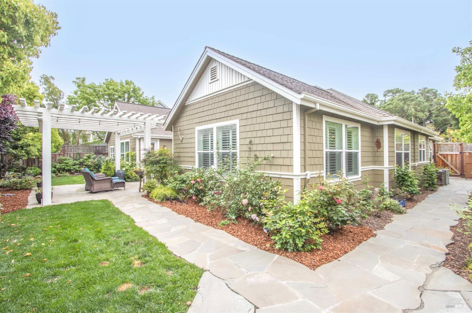 Detail Gallery Image 19 of 54 For 209 Club Dr, Novato,  CA 94945 - 3 Beds | 2/1 Baths