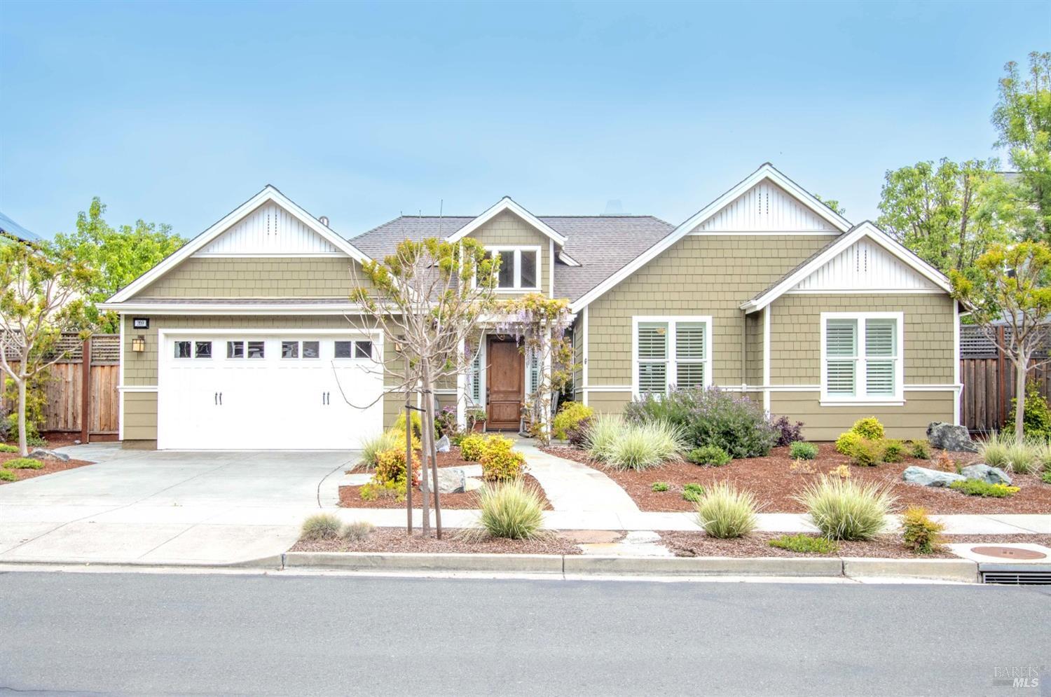 Detail Gallery Image 2 of 54 For 209 Club Dr, Novato,  CA 94945 - 3 Beds | 2/1 Baths
