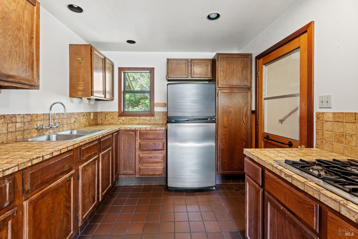 Detail Gallery Image 11 of 43 For 31150 Comptche Ukiah Rd, Comptche,  CA 95427 - 3 Beds | 1/1 Baths