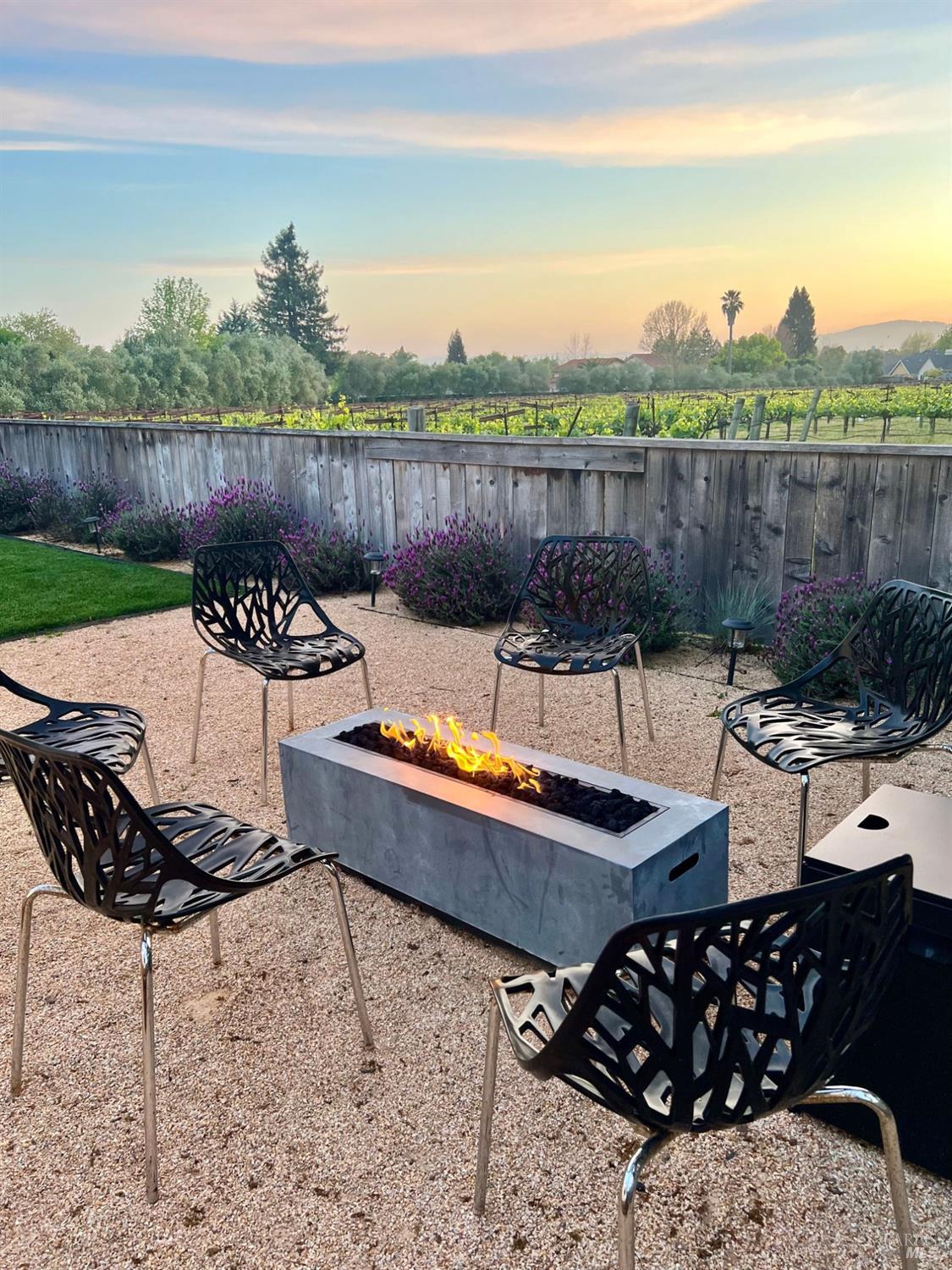 Detail Gallery Image 7 of 29 For 1125 El Macero Way, Windsor,  CA 95492 - 3 Beds | 2/1 Baths