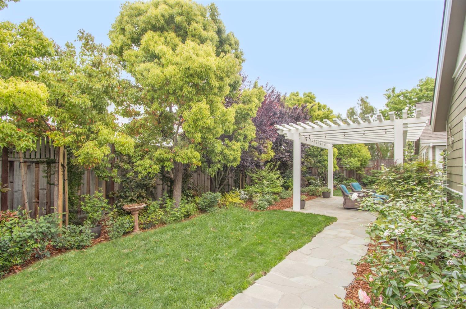 Detail Gallery Image 20 of 54 For 209 Club Dr, Novato,  CA 94945 - 3 Beds | 2/1 Baths