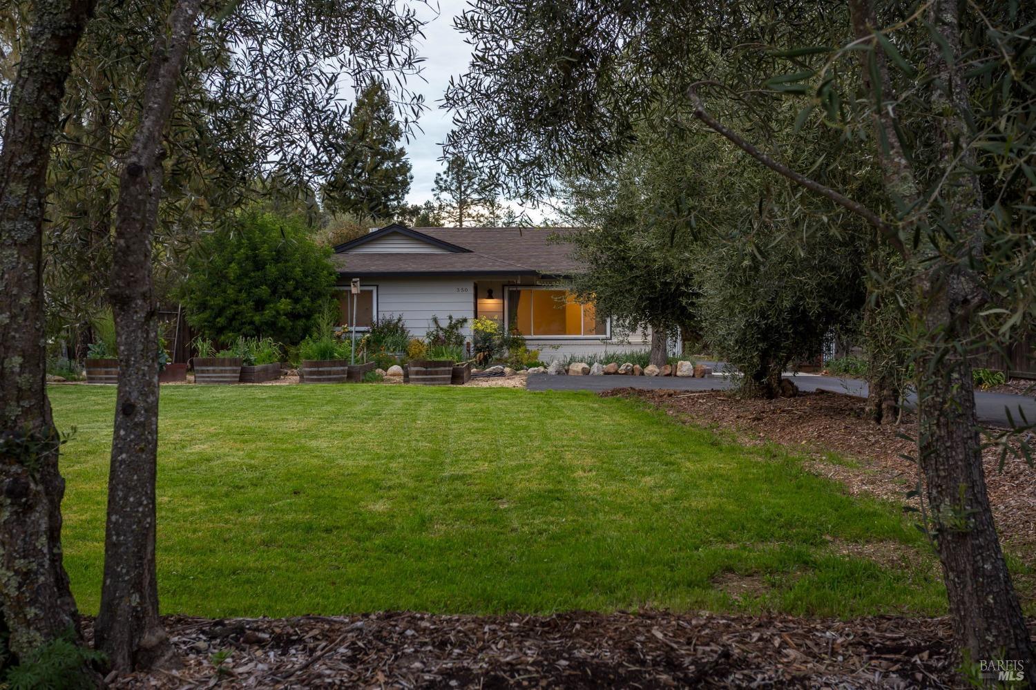 Detail Gallery Image 4 of 56 For 350 Newton Way, Angwin,  CA 94508 - 3 Beds | 2 Baths