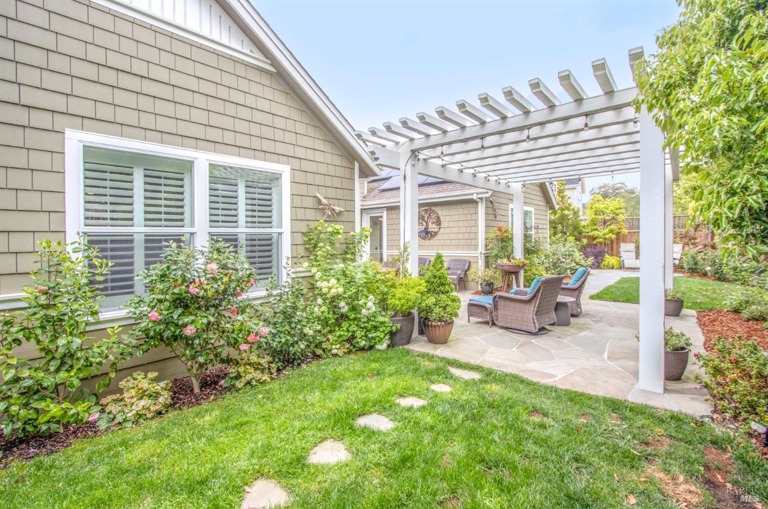 Detail Gallery Image 14 of 54 For 209 Club Dr, Novato,  CA 94945 - 3 Beds | 2/1 Baths