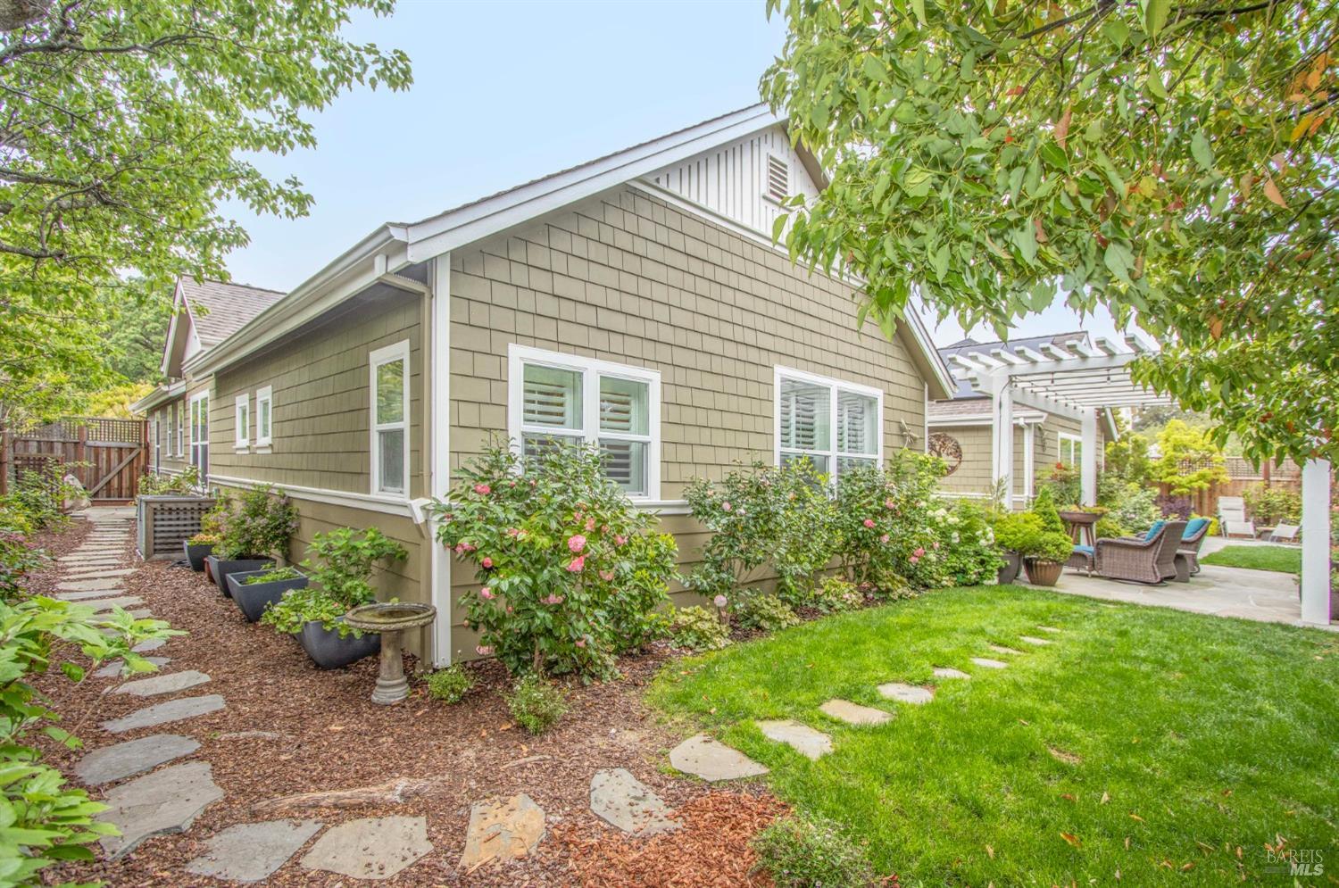 Detail Gallery Image 13 of 54 For 209 Club Dr, Novato,  CA 94945 - 3 Beds | 2/1 Baths