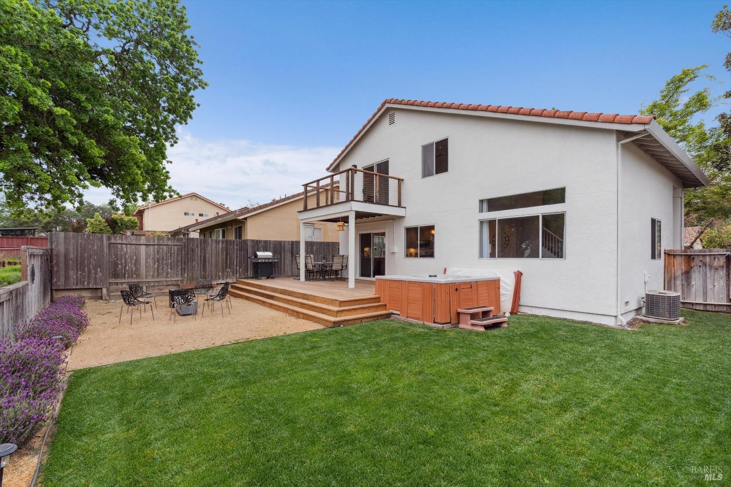 Detail Gallery Image 9 of 29 For 1125 El Macero Way, Windsor,  CA 95492 - 3 Beds | 2/1 Baths