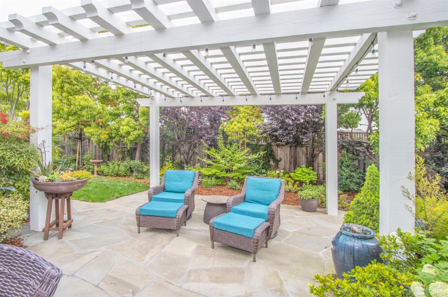 Detail Gallery Image 17 of 54 For 209 Club Dr, Novato,  CA 94945 - 3 Beds | 2/1 Baths