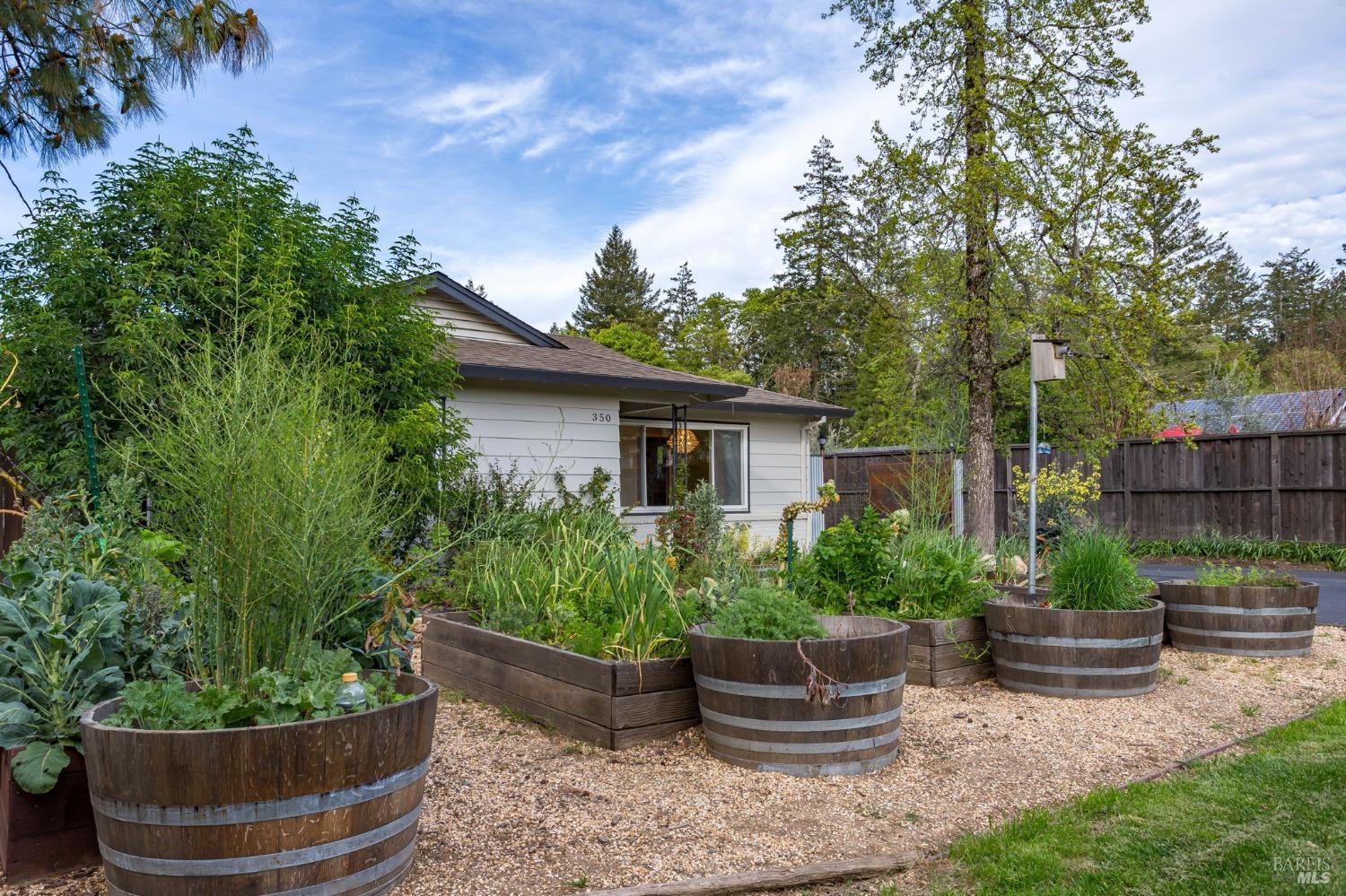 Detail Gallery Image 8 of 56 For 350 Newton Way, Angwin,  CA 94508 - 3 Beds | 2 Baths