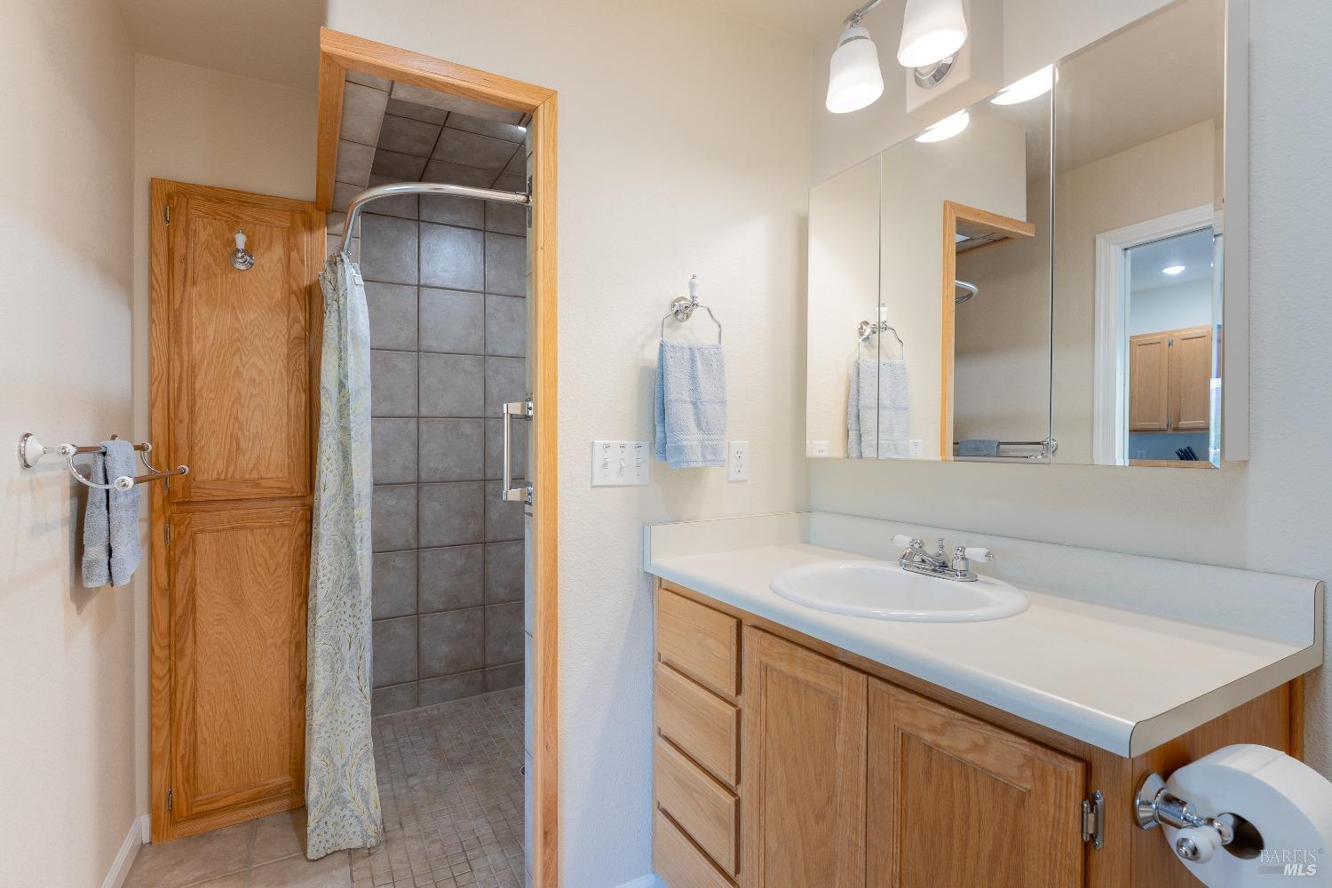 Detail Gallery Image 25 of 49 For 2260 Lakeshore Blvd, Upper Lake,  CA 95485 - 3 Beds | 3 Baths