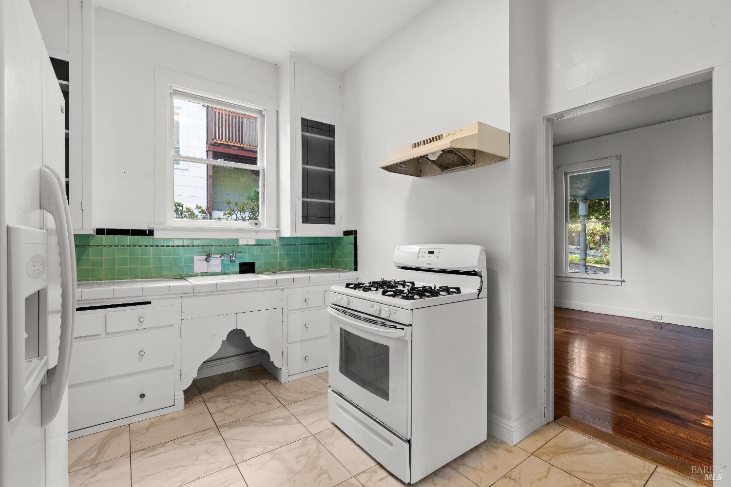 Detail Gallery Image 12 of 56 For 708 York St, Vallejo,  CA 94590 - 4 Beds | 2 Baths