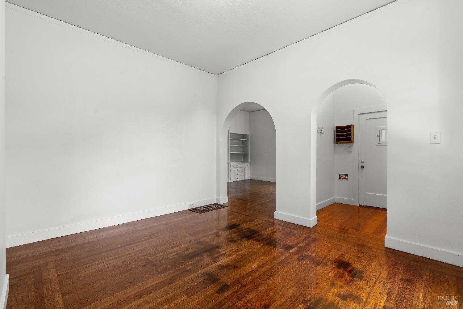Detail Gallery Image 3 of 56 For 708 York St, Vallejo,  CA 94590 - 4 Beds | 2 Baths