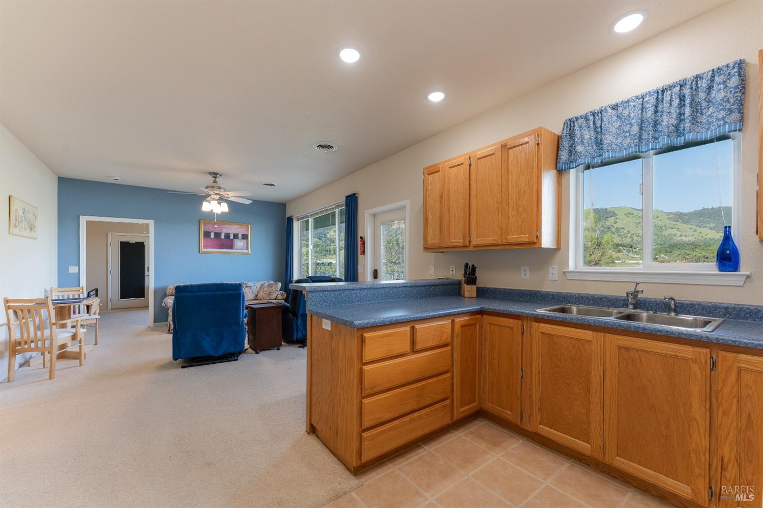 Detail Gallery Image 21 of 49 For 2260 Lakeshore Blvd, Upper Lake,  CA 95485 - 3 Beds | 3 Baths