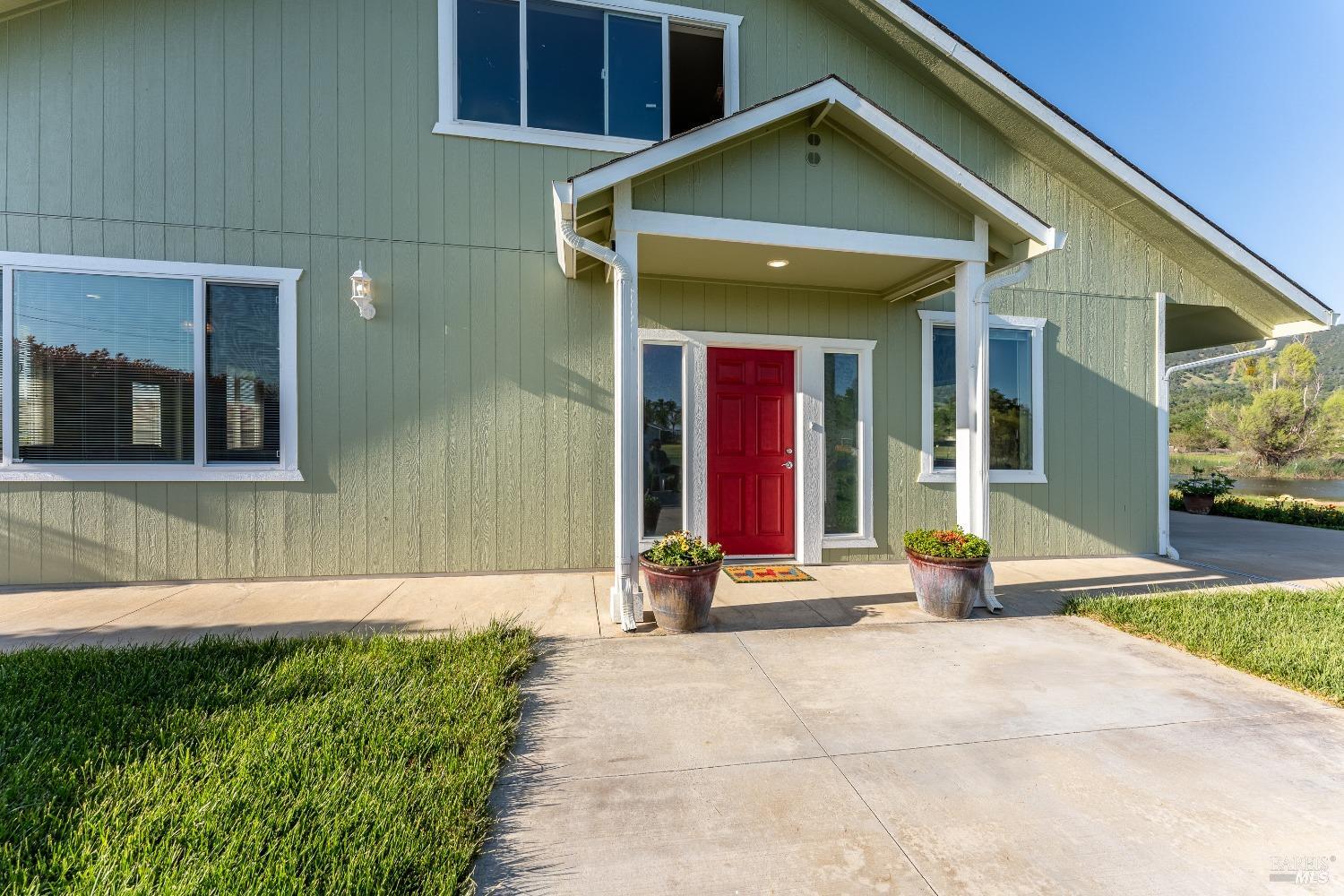 Detail Gallery Image 4 of 49 For 2260 Lakeshore Blvd, Upper Lake,  CA 95485 - 3 Beds | 3 Baths