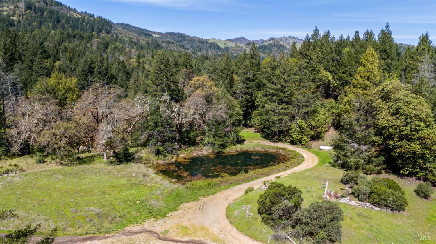 Detail Gallery Image 9 of 20 For 8500 Simmerly Rd, Laytonville,  CA 95454 - 1 Beds | 2 Baths