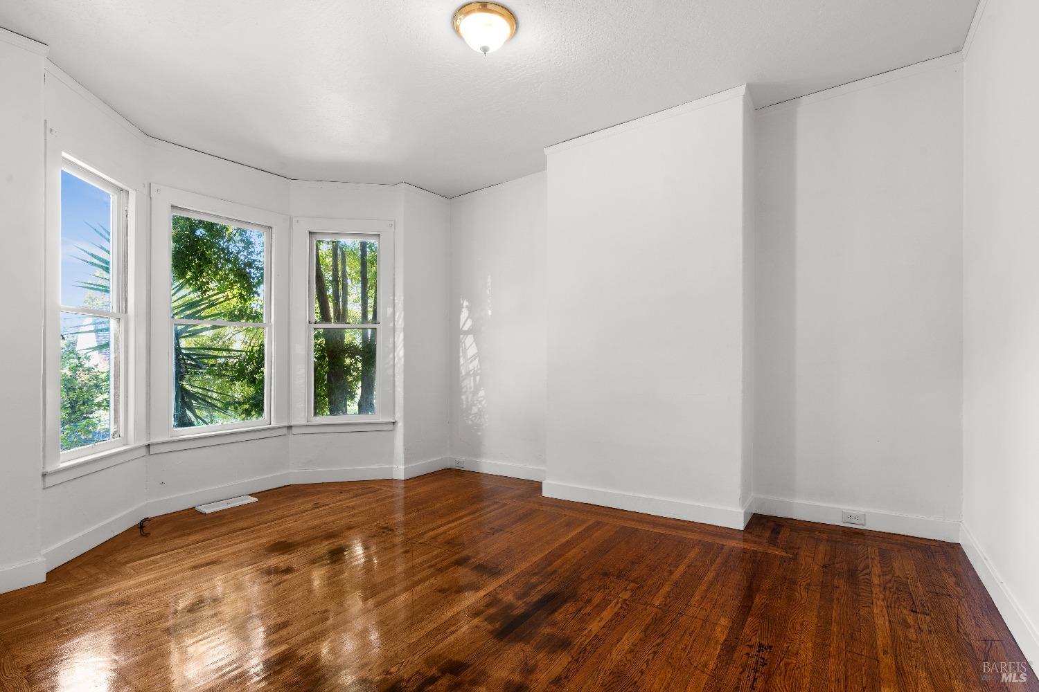Detail Gallery Image 5 of 56 For 708 York St, Vallejo,  CA 94590 - 4 Beds | 2 Baths
