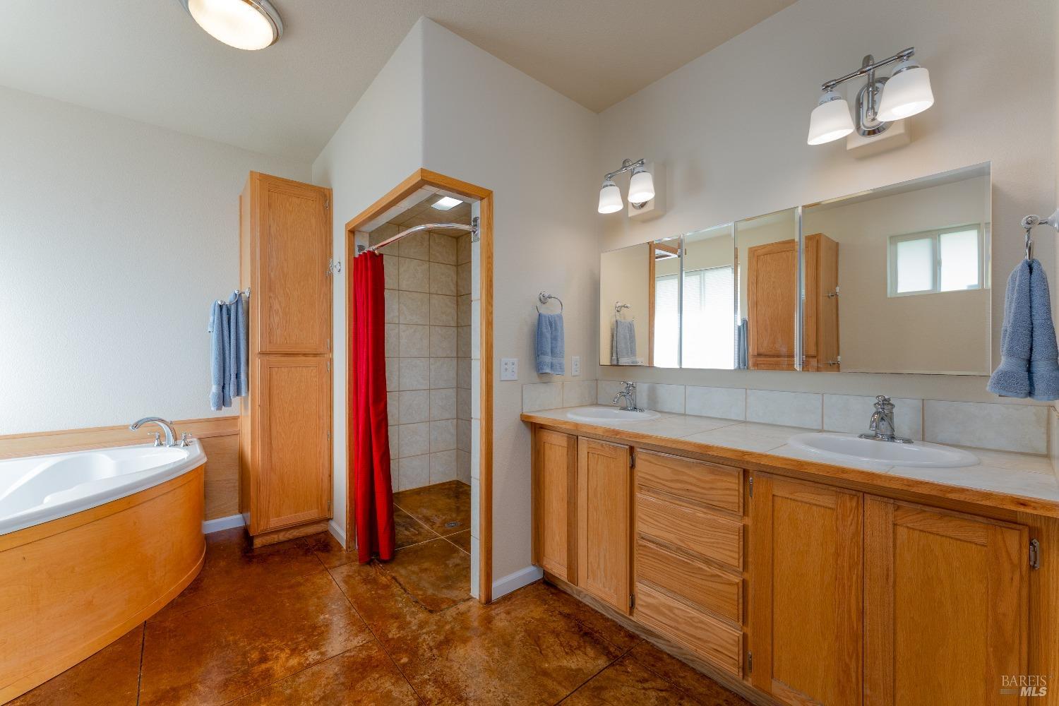 Detail Gallery Image 17 of 49 For 2260 Lakeshore Blvd, Upper Lake,  CA 95485 - 3 Beds | 3 Baths