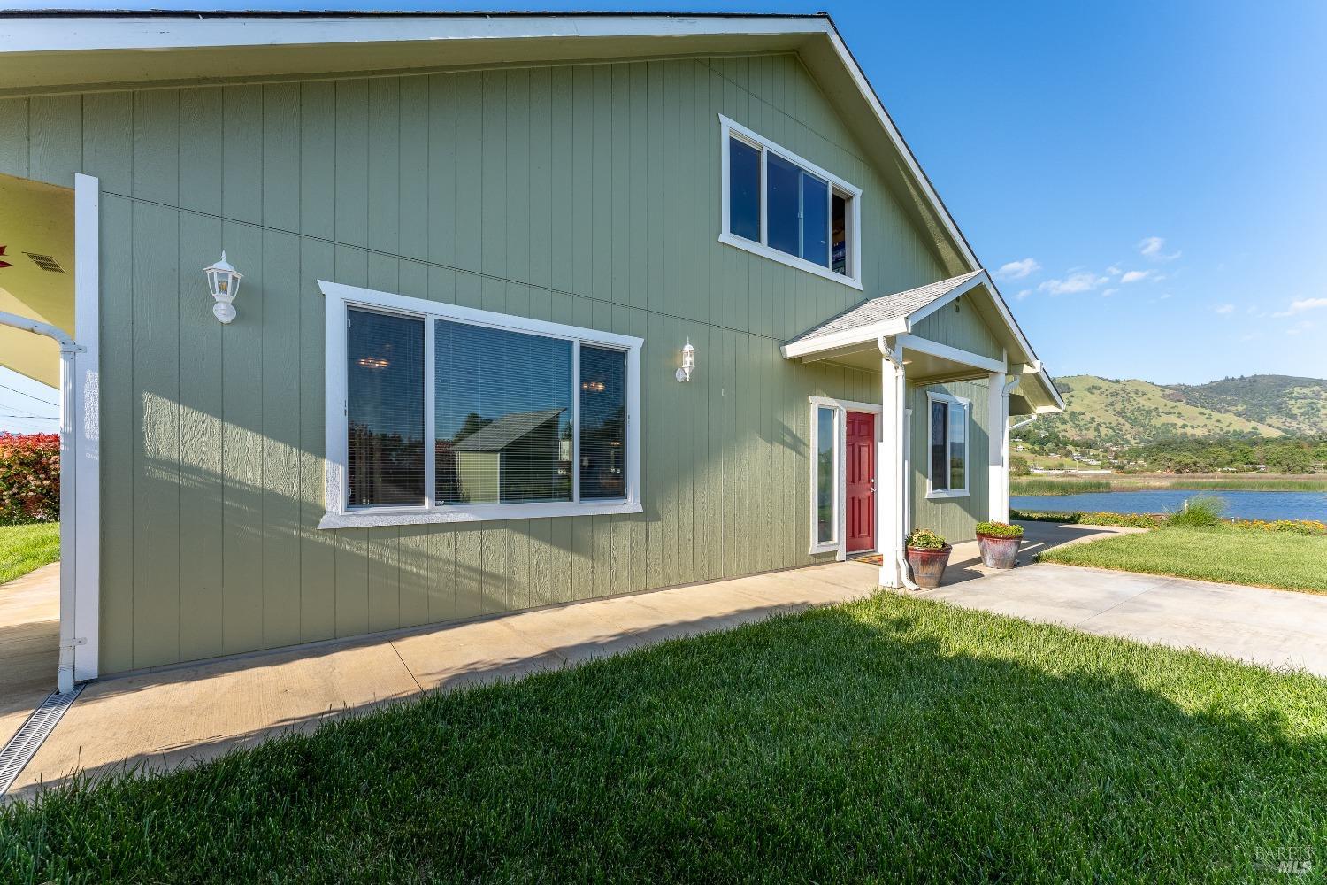 Detail Gallery Image 3 of 49 For 2260 Lakeshore Blvd, Upper Lake,  CA 95485 - 3 Beds | 3 Baths