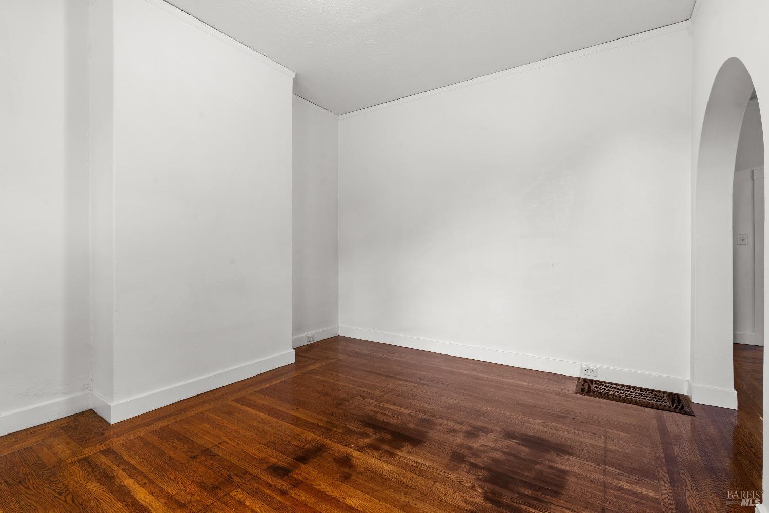 Detail Gallery Image 2 of 56 For 708 York St, Vallejo,  CA 94590 - 4 Beds | 2 Baths