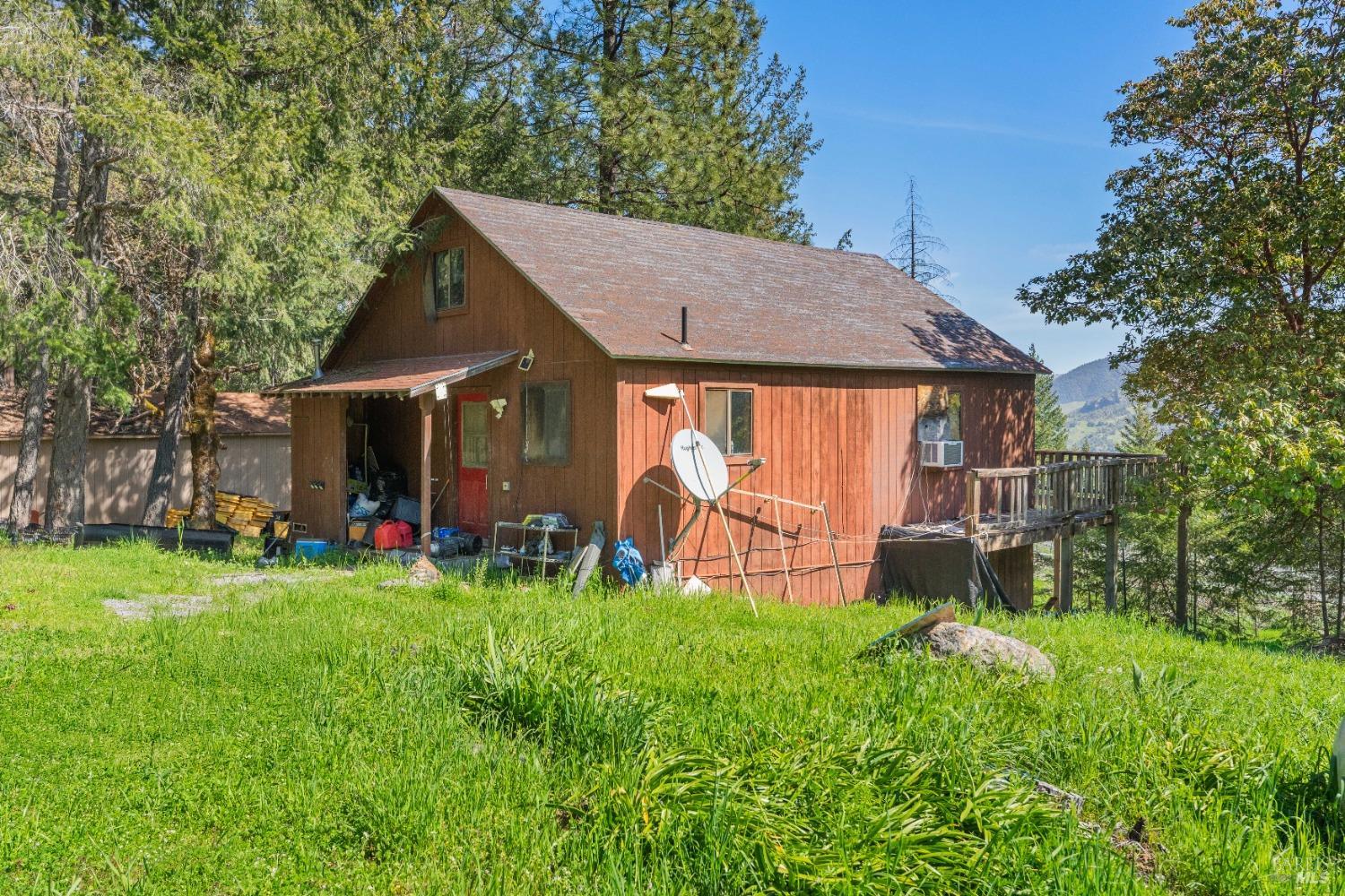 Detail Gallery Image 2 of 20 For 8500 Simmerly Rd, Laytonville,  CA 95454 - 1 Beds | 2 Baths